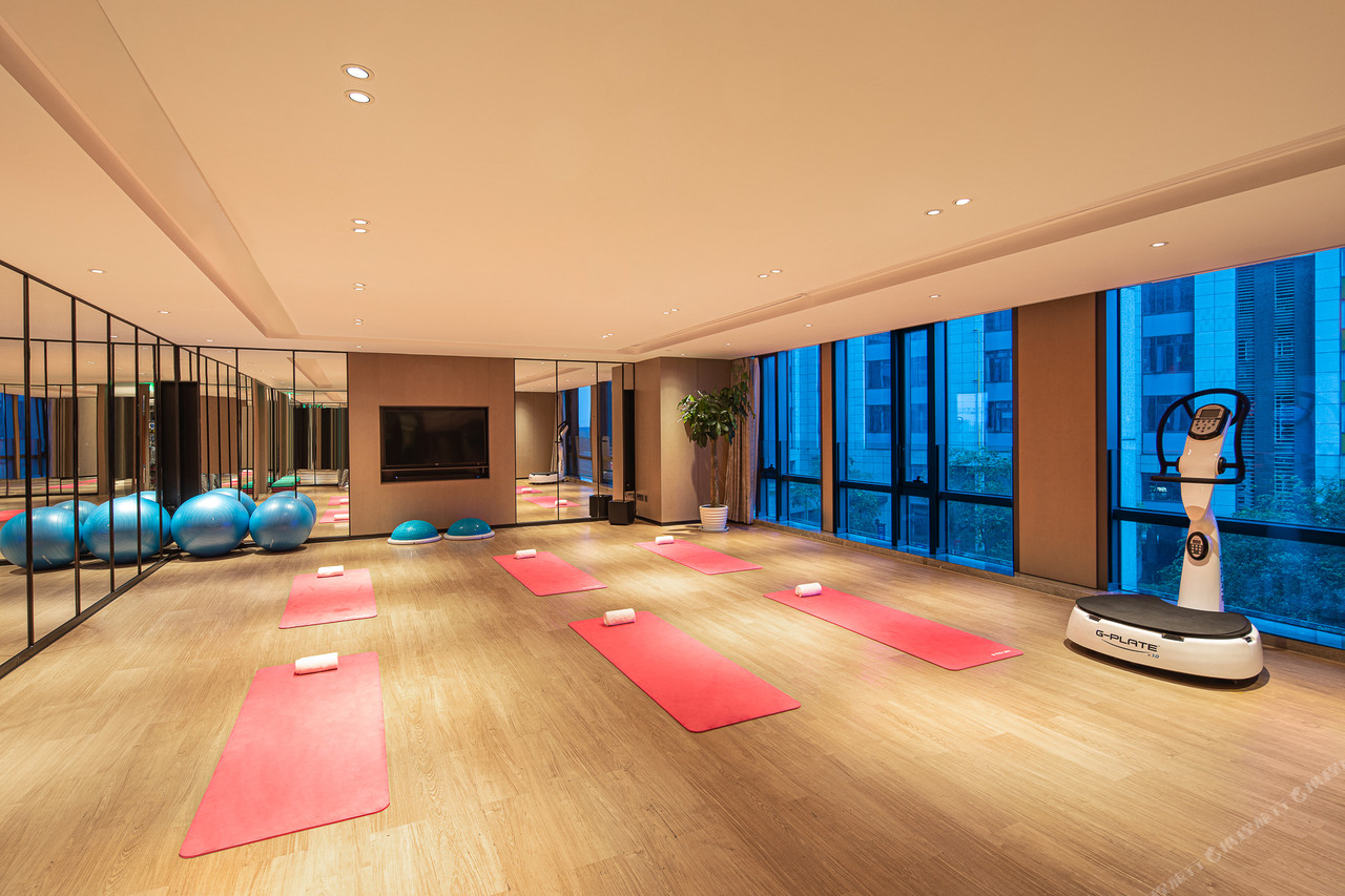 Strength gym · yoga studio · spa · no on-site pool