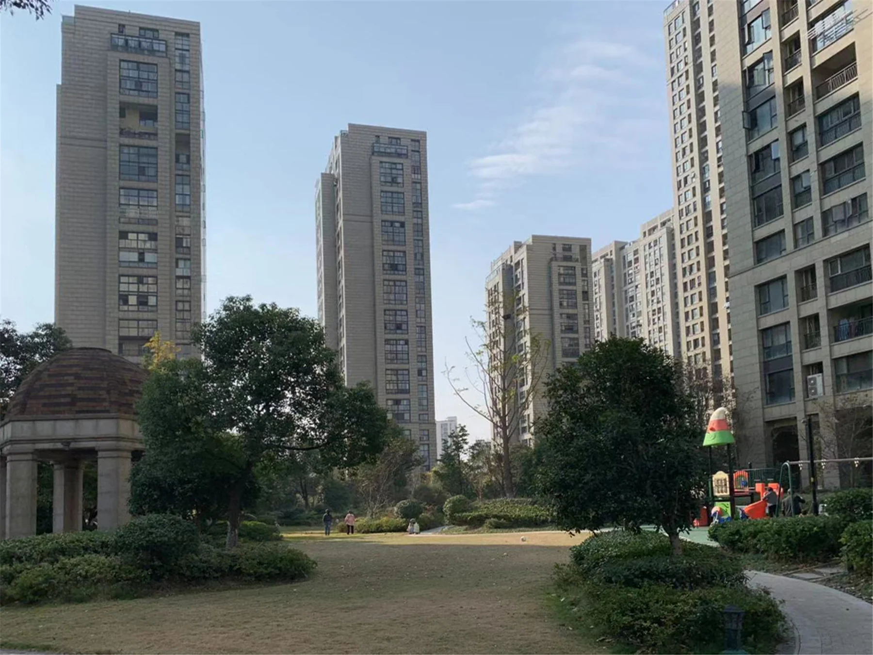 Skyward Peninsula Grand Manor - Photo 2