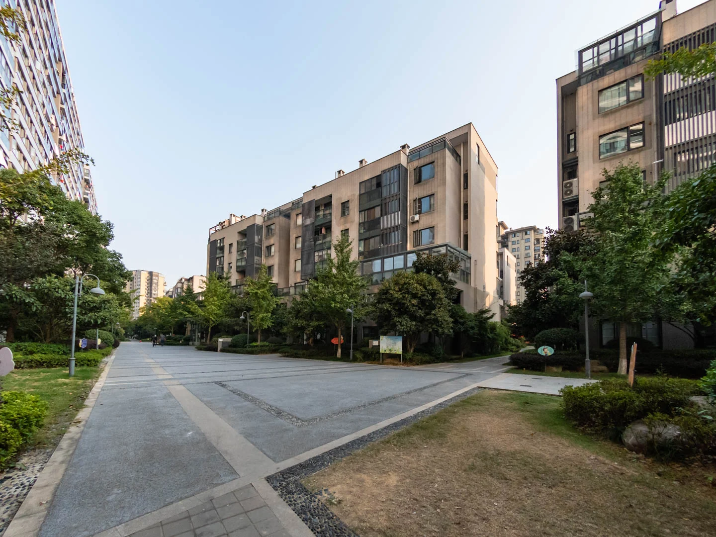 Noble Golden West Garden - Photo 10