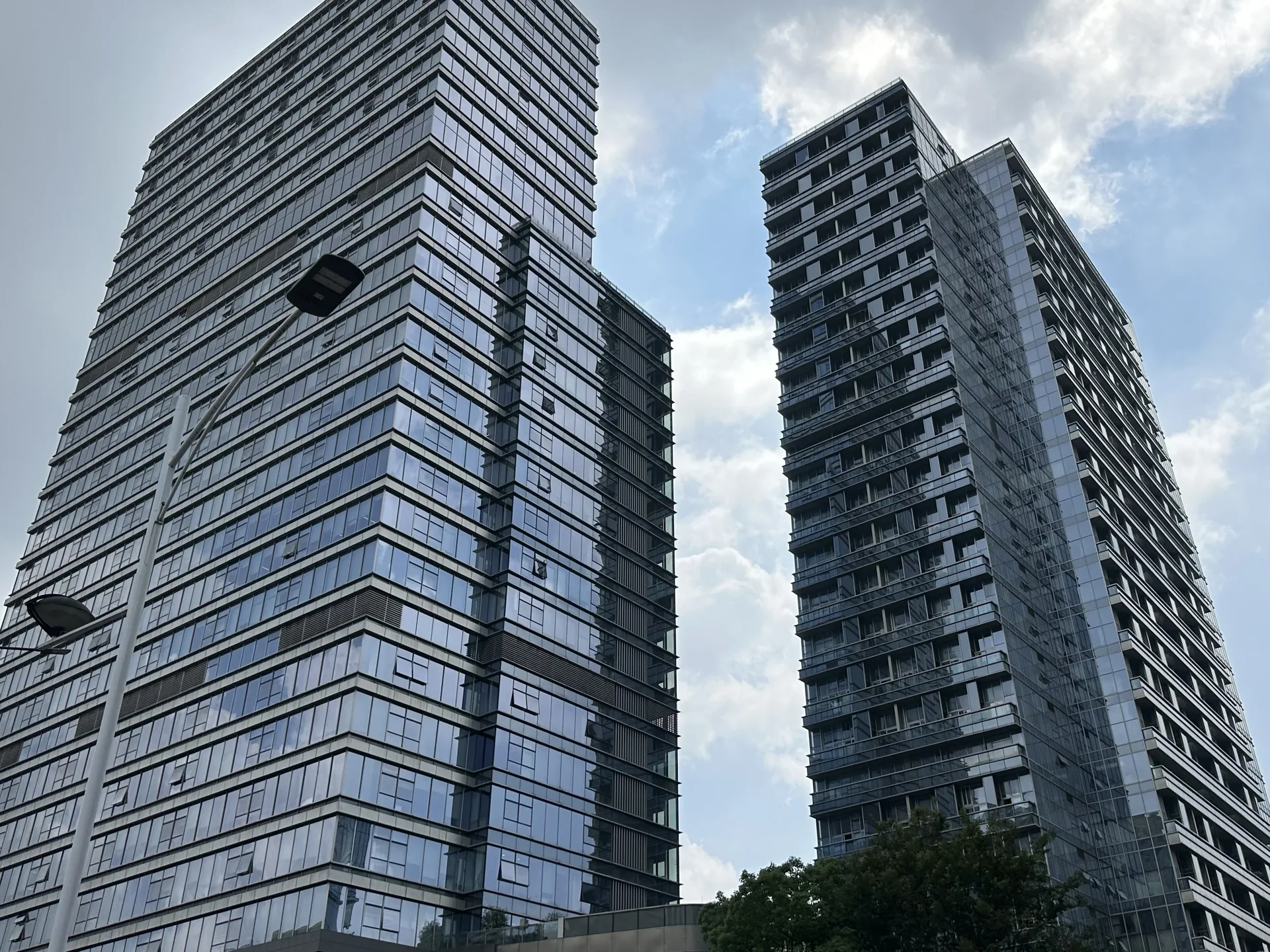 Starry City - Photo 2