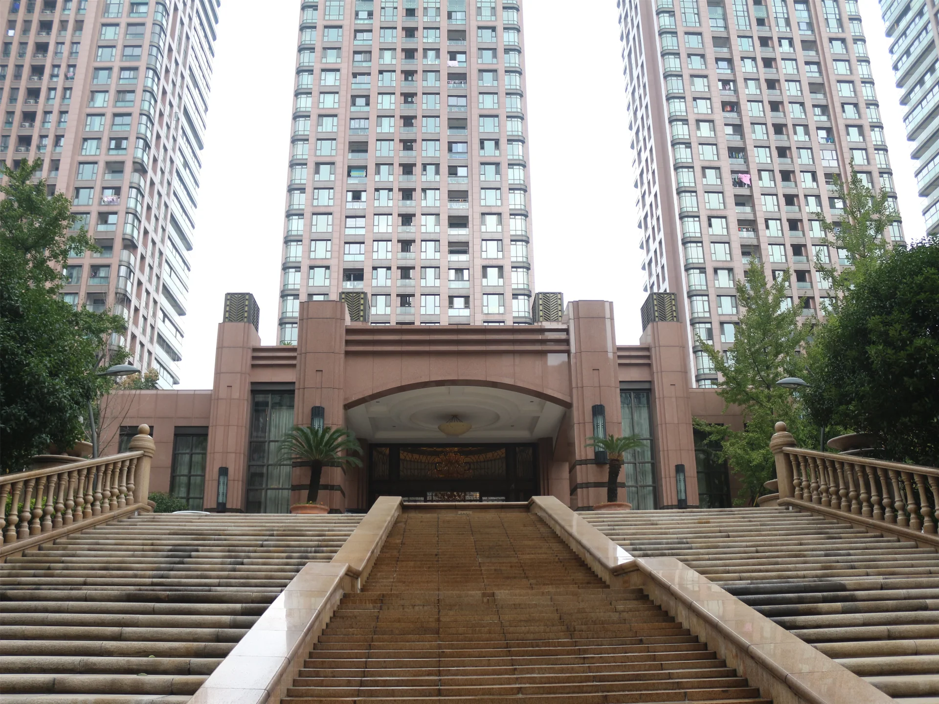 Rainbow Luxury - Photo 17