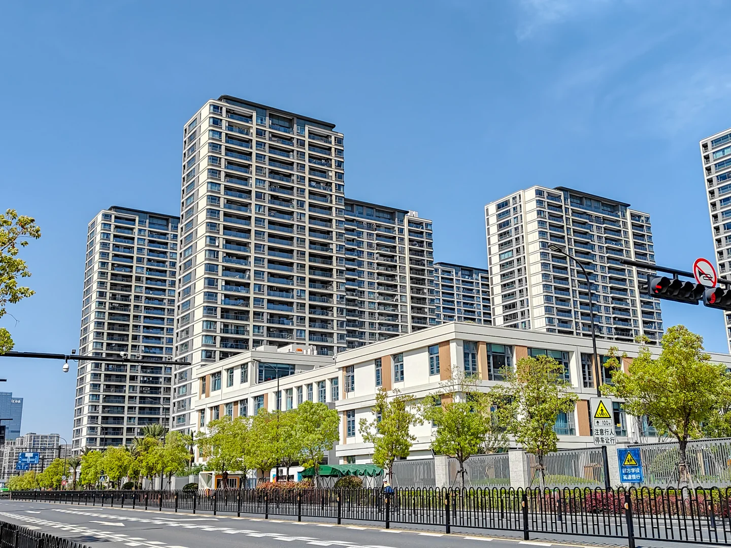 WAVE MOON MANSION - Photo 1