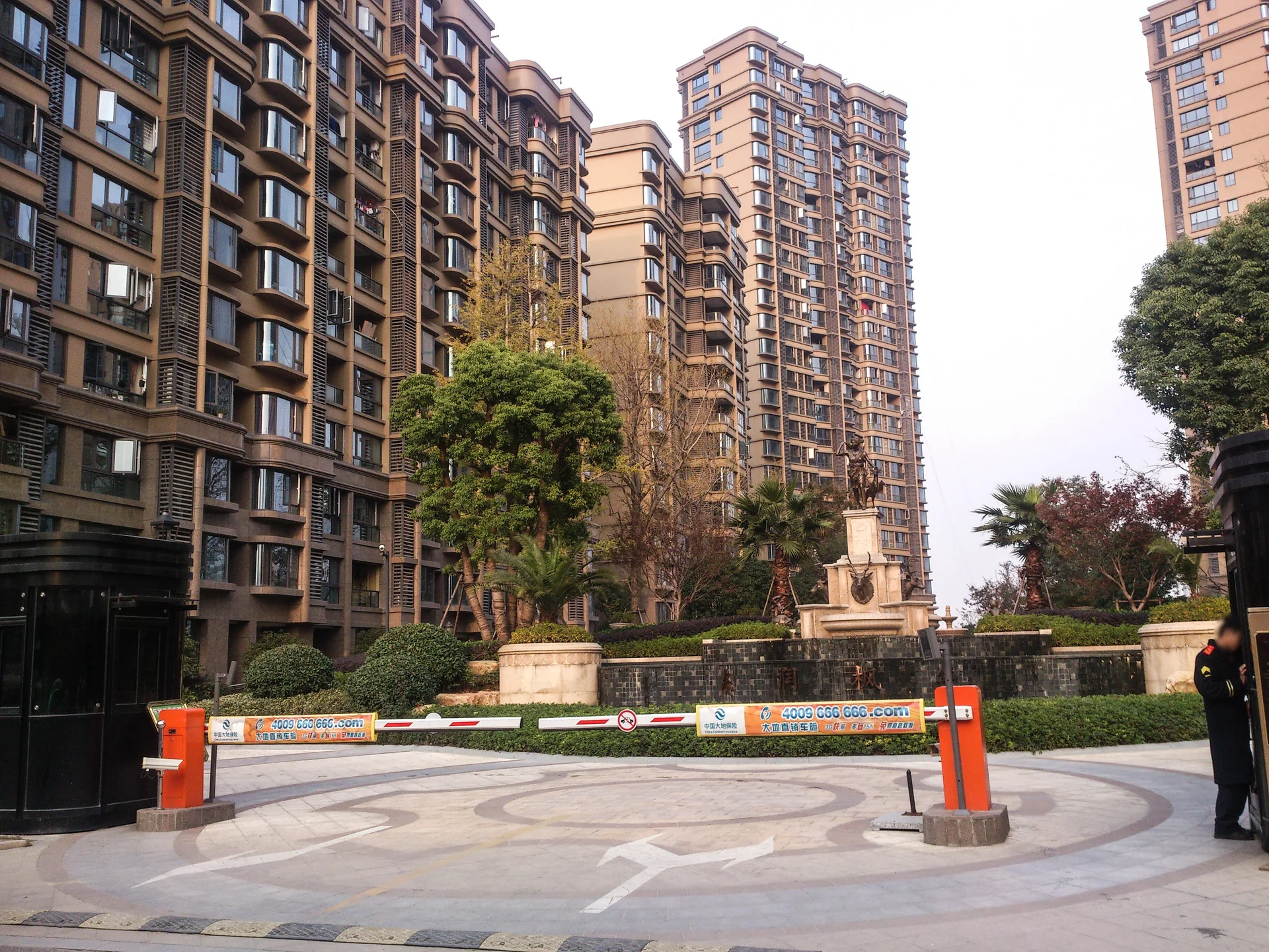 Maple Elegance East - Photo 2