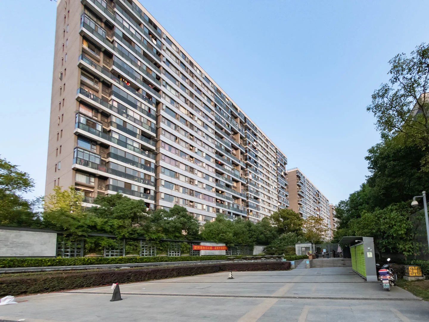 Noble Golden West Garden - Photo 3