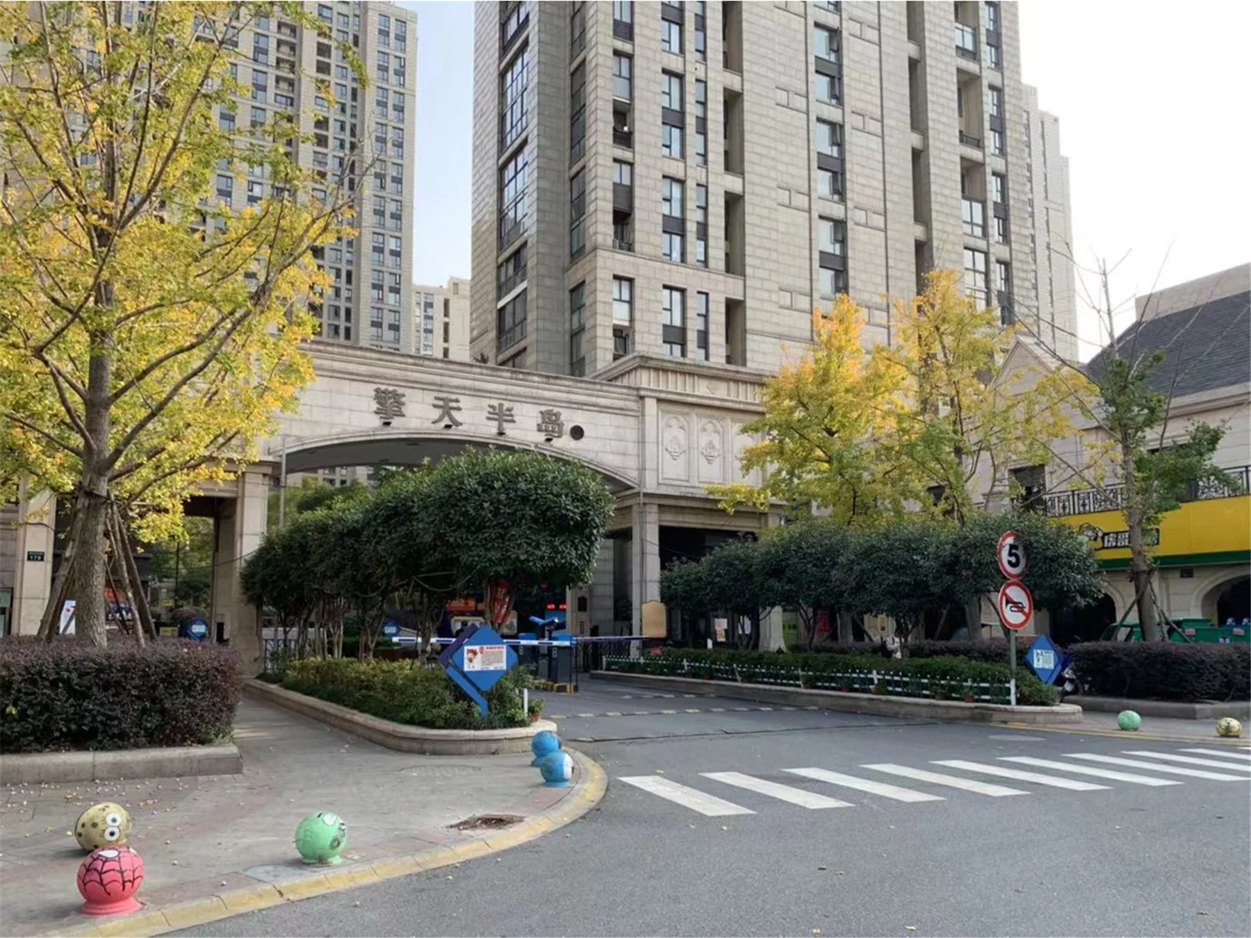 Skyward Peninsula Grand Manor - Photo 21