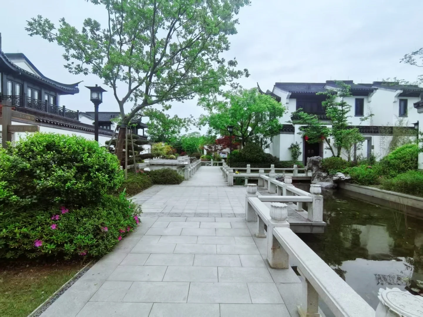 South Lake Moon  - Photo 3