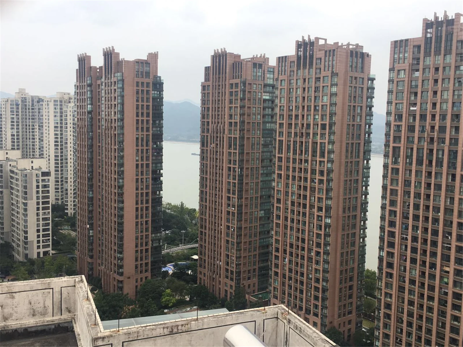 Rainbow Luxury - Photo 9