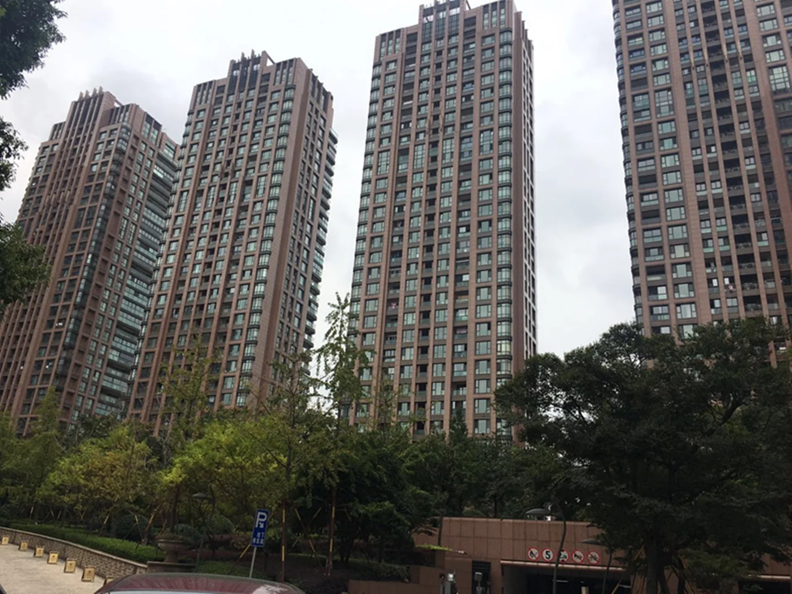 Rainbow Luxury - Photo 3