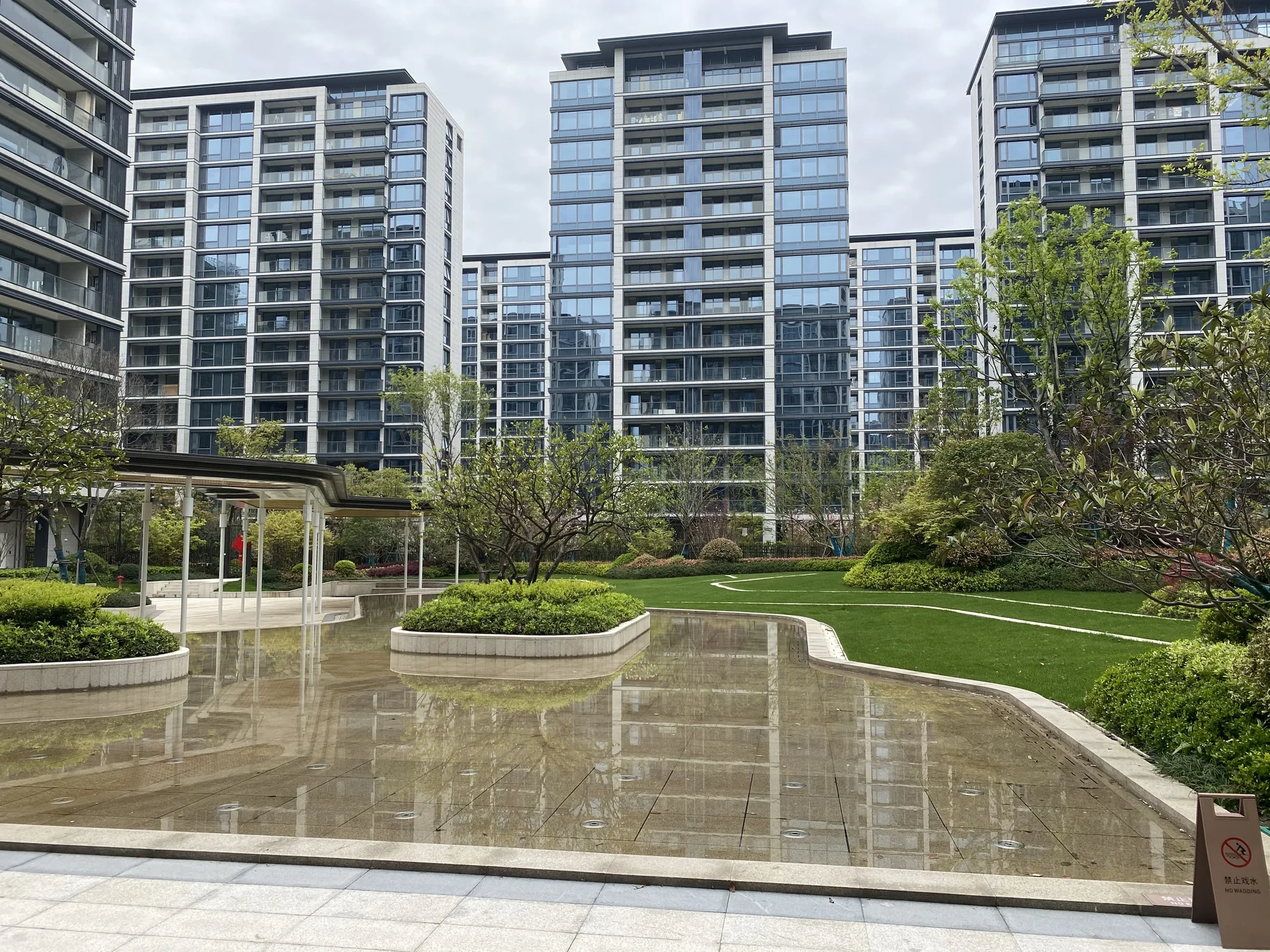 Lakeward Scenery - Photo 2