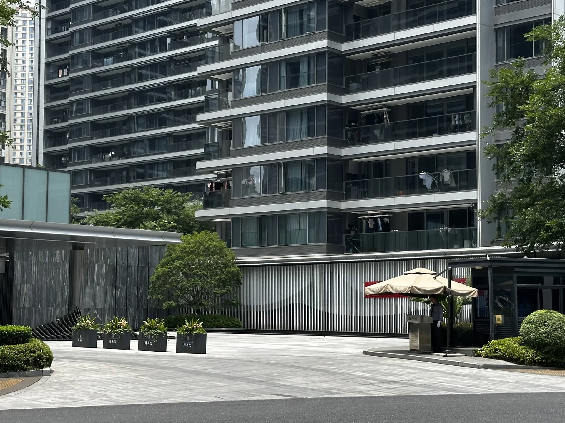 One Century Mansion - Photo 2