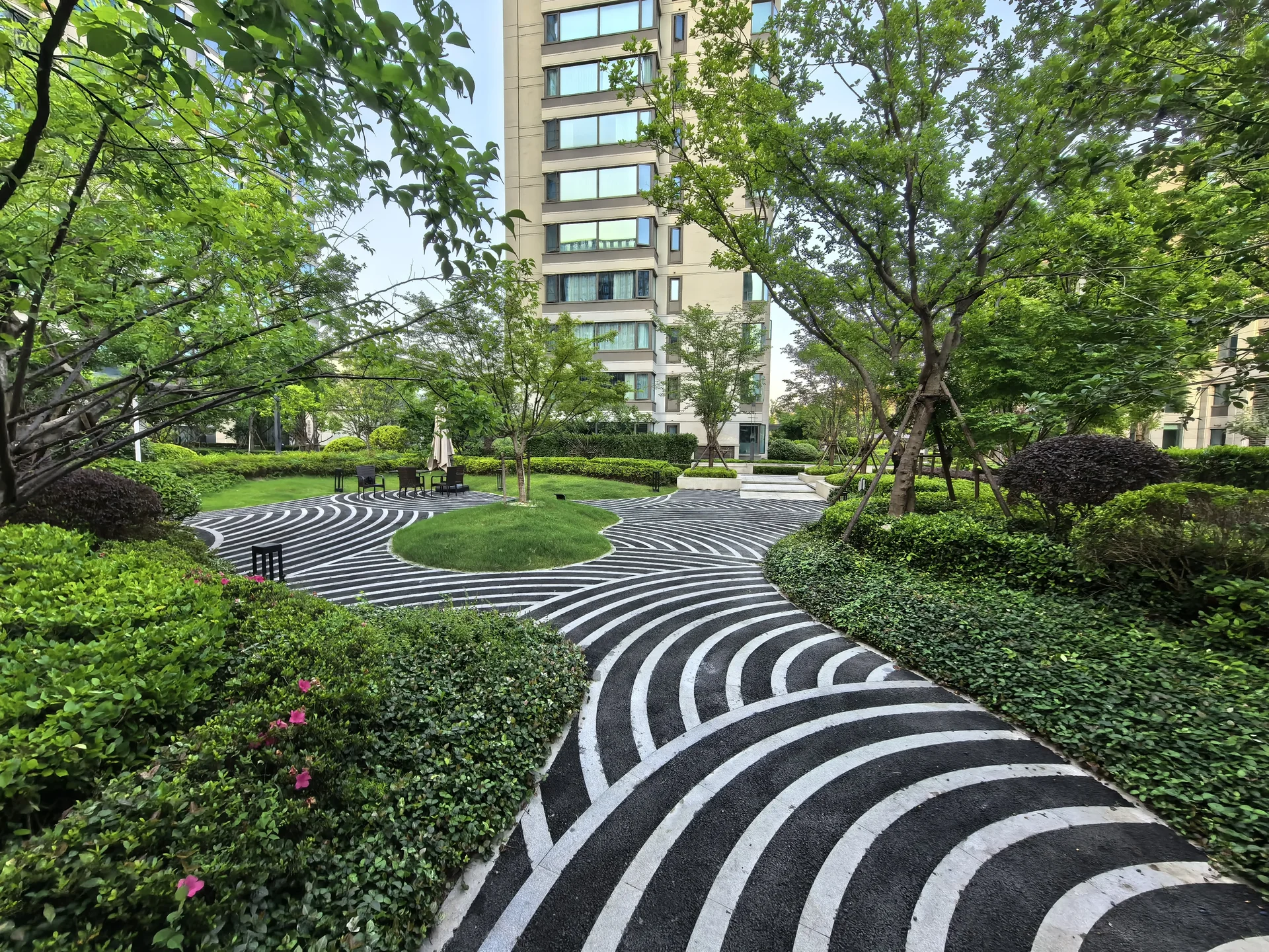 World Trade Radiance - Photo 4