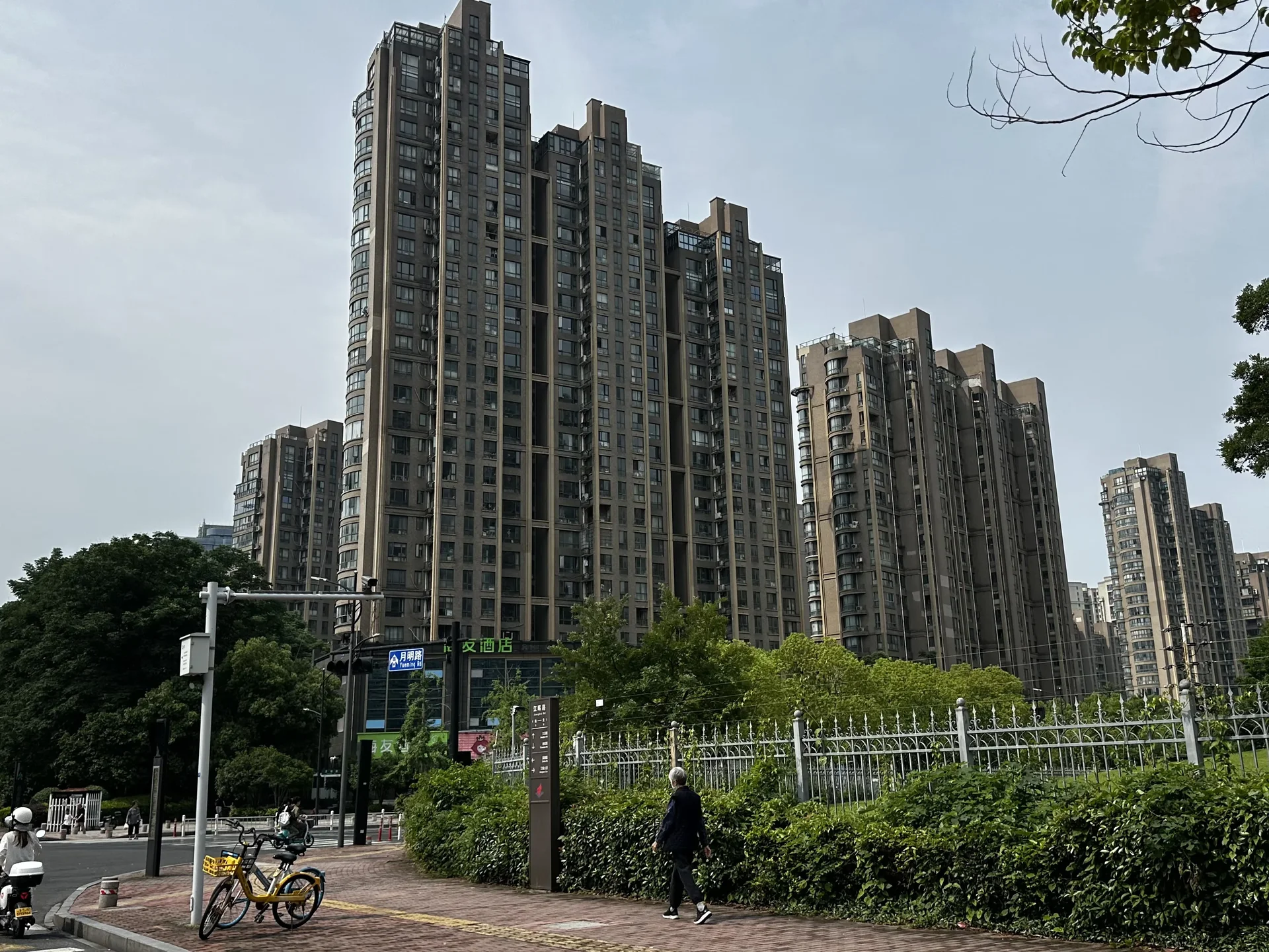 Love of the City - Photo 2