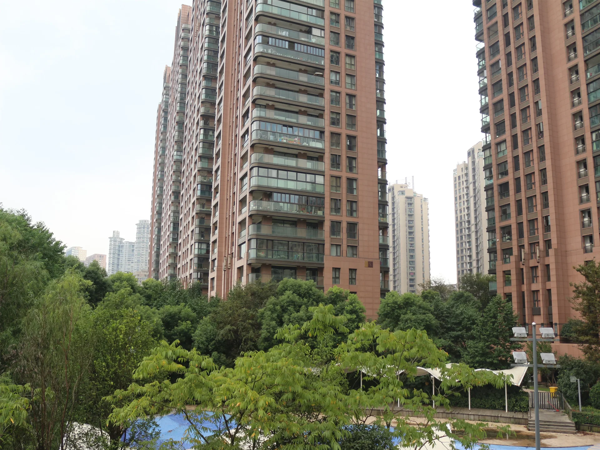 Rainbow Luxury - Photo 2