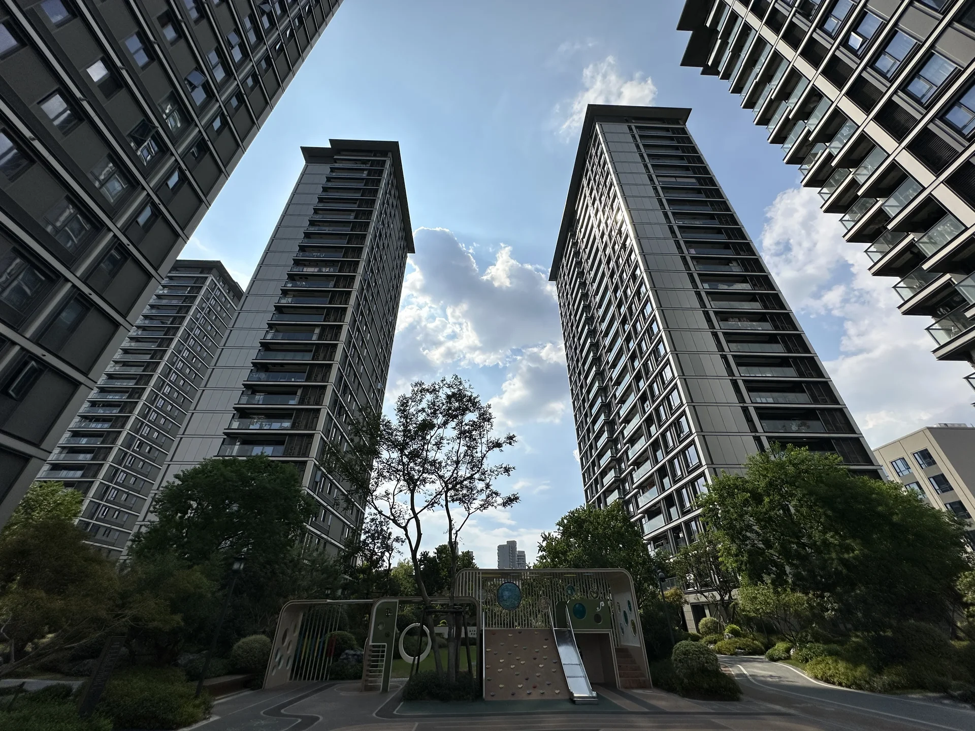 Scholarly Aura Emerald - Photo 3