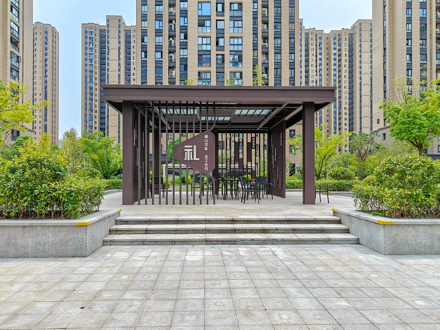 Pond Cove Manor - Photo 3