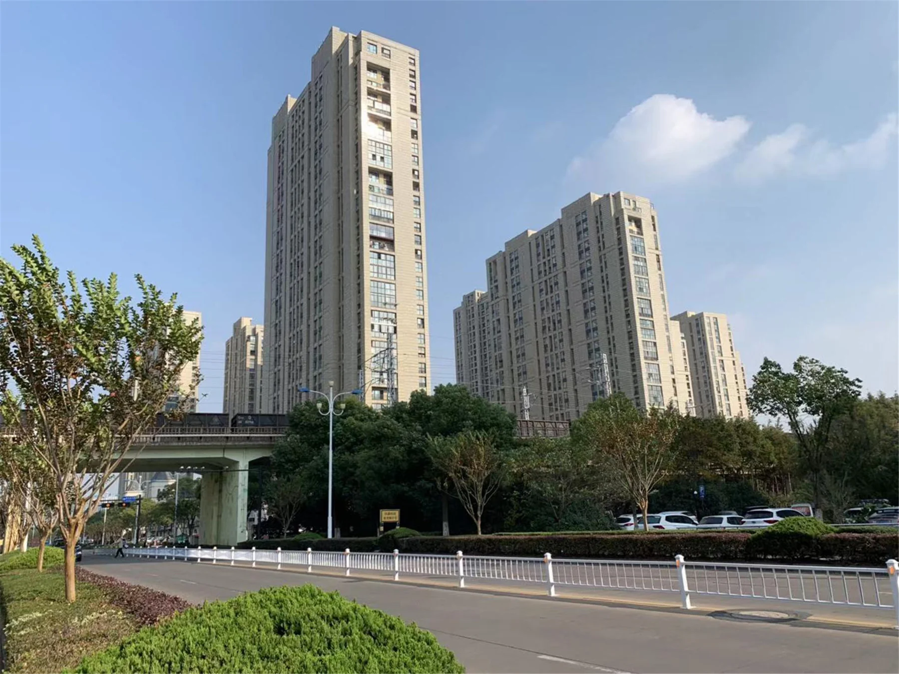 Skyward Peninsula Grand Manor - Photo 5