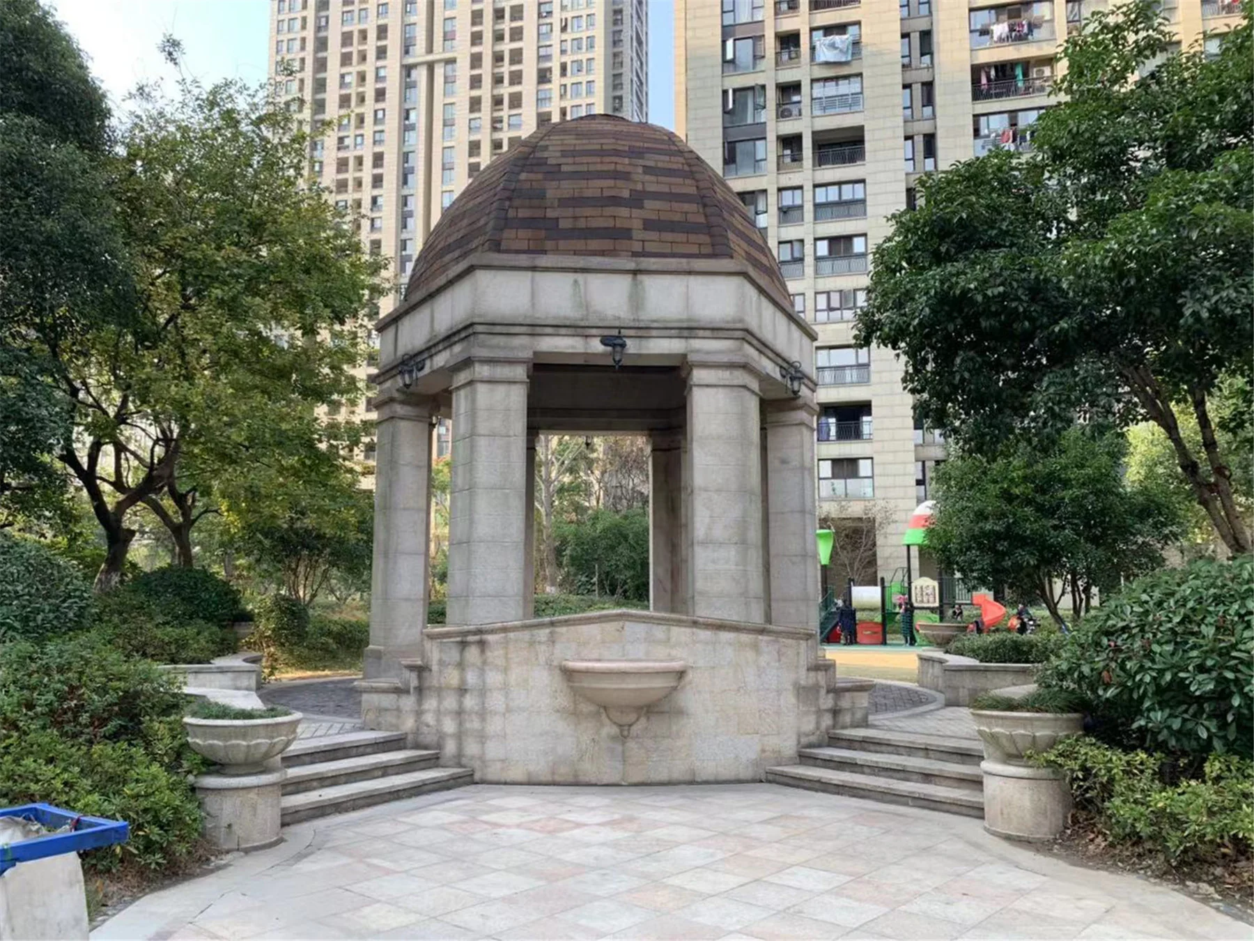 Skyward Peninsula Grand Manor - Photo 13