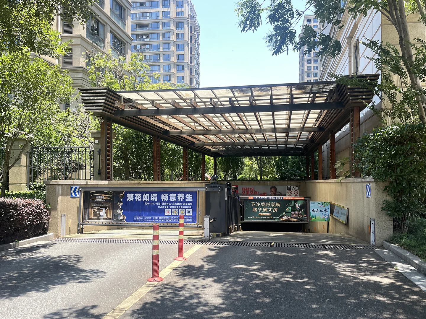 EastFloral Court - Photo 12