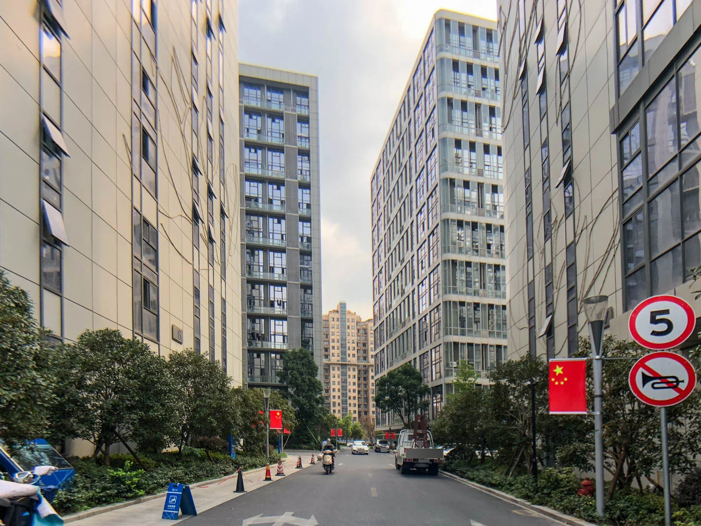 World Glory Royal Manor - Photo 2