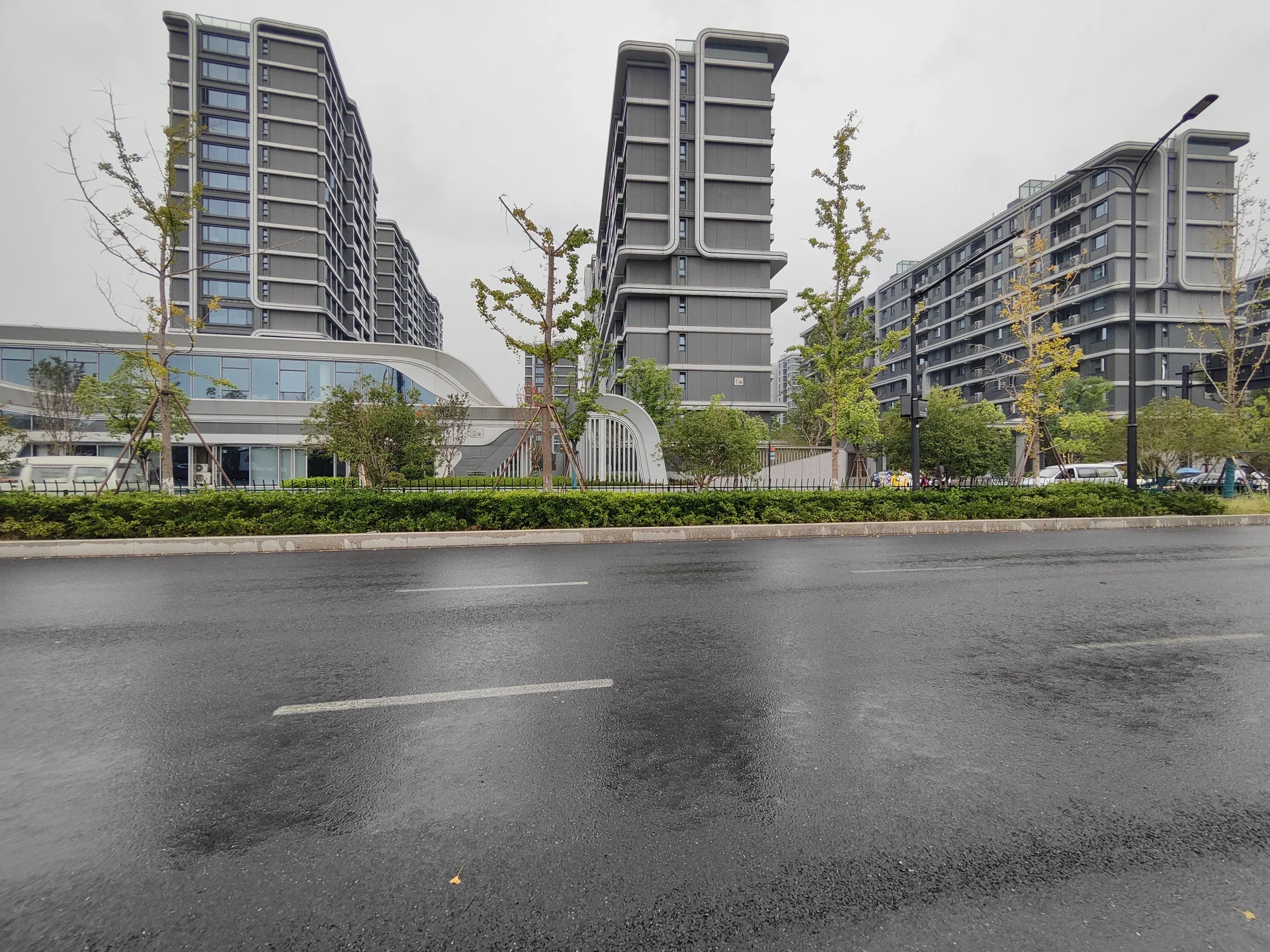 Moonlit Elegant Residence - Photo 2