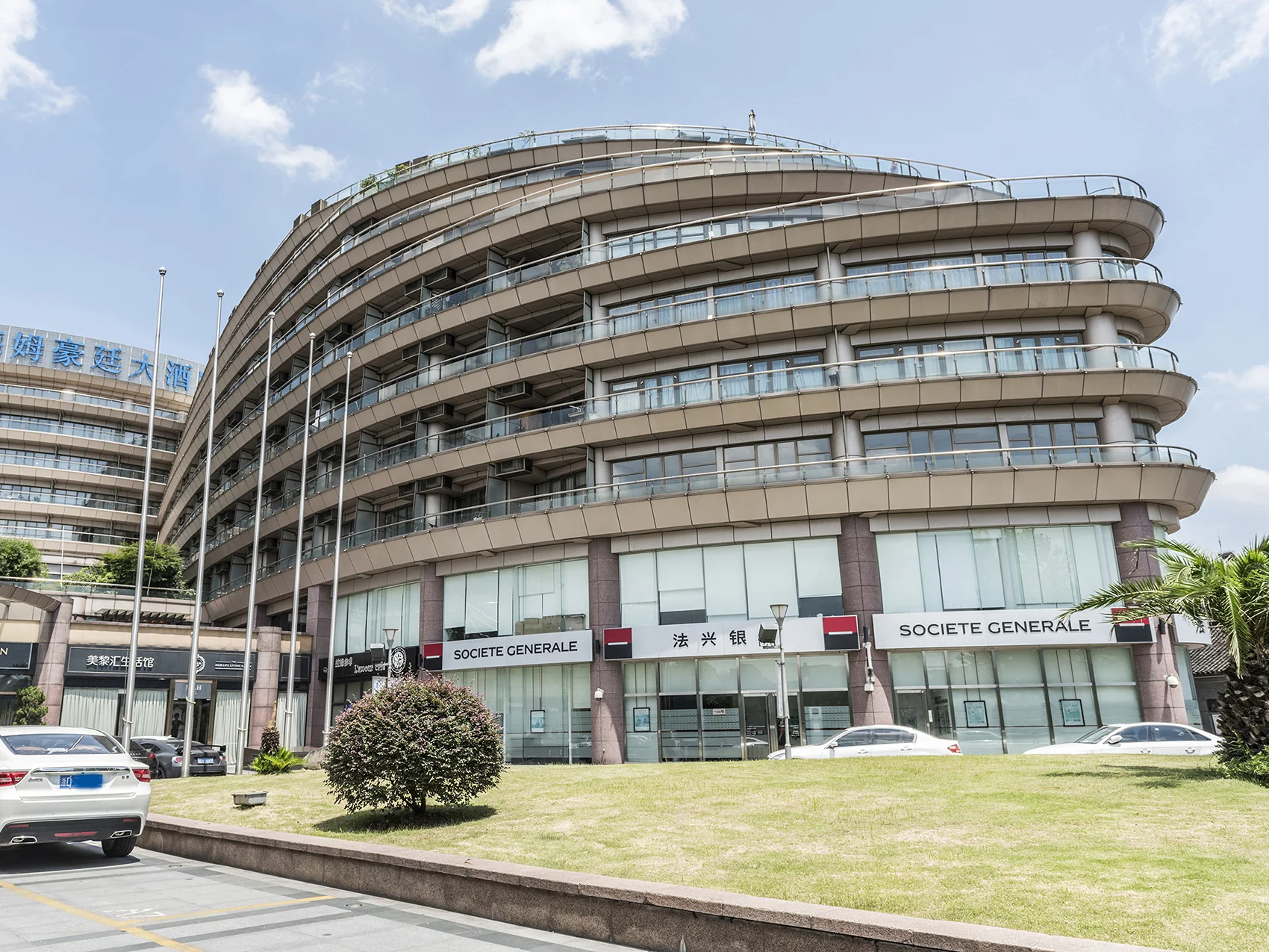 Splendid World - Photo 6