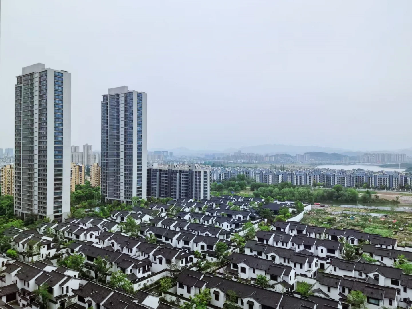 South Lake Moon  - Photo 4