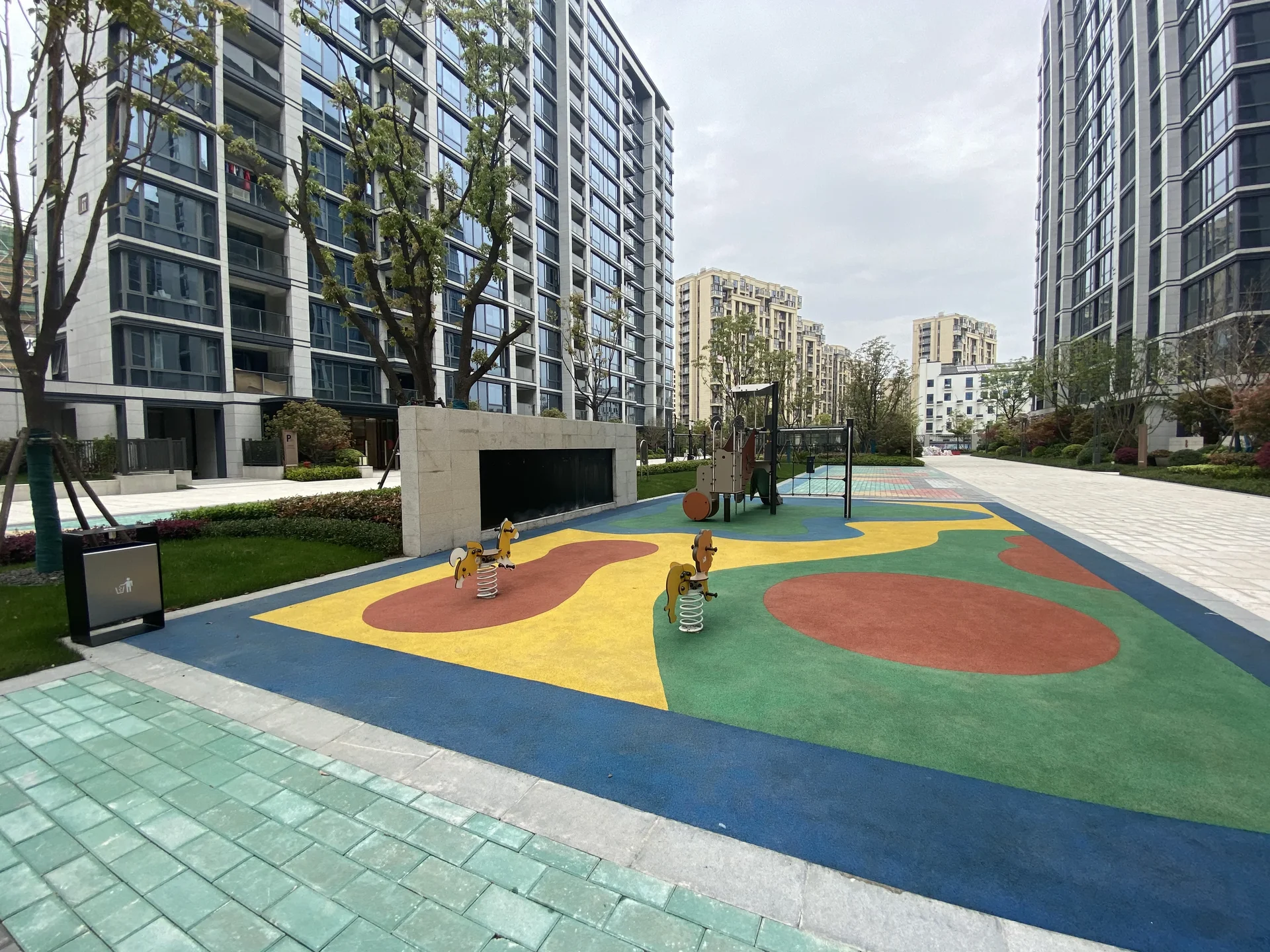 Lakeward Scenery - Photo 8