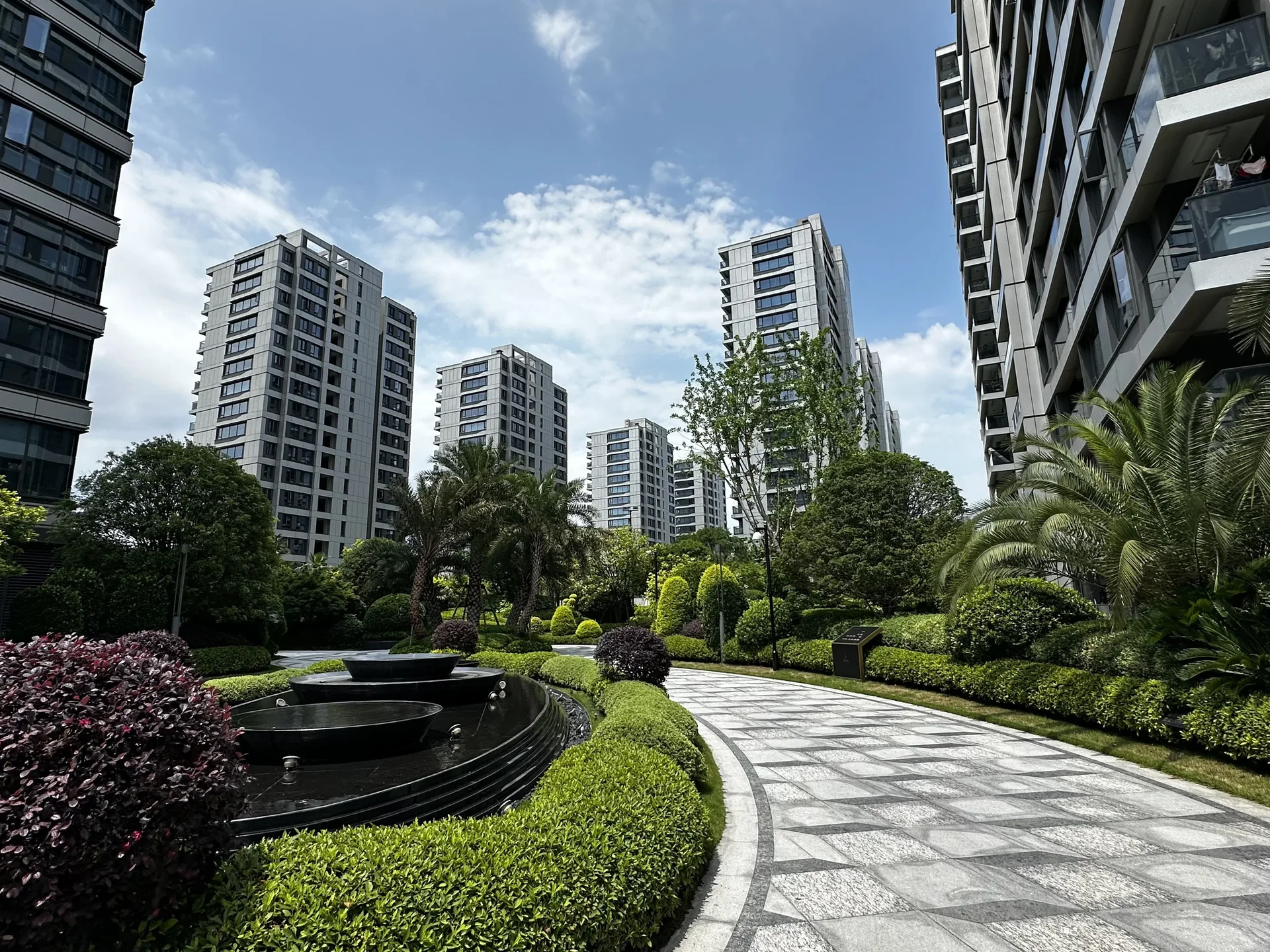 Noble Coast Mansion - Photo 2