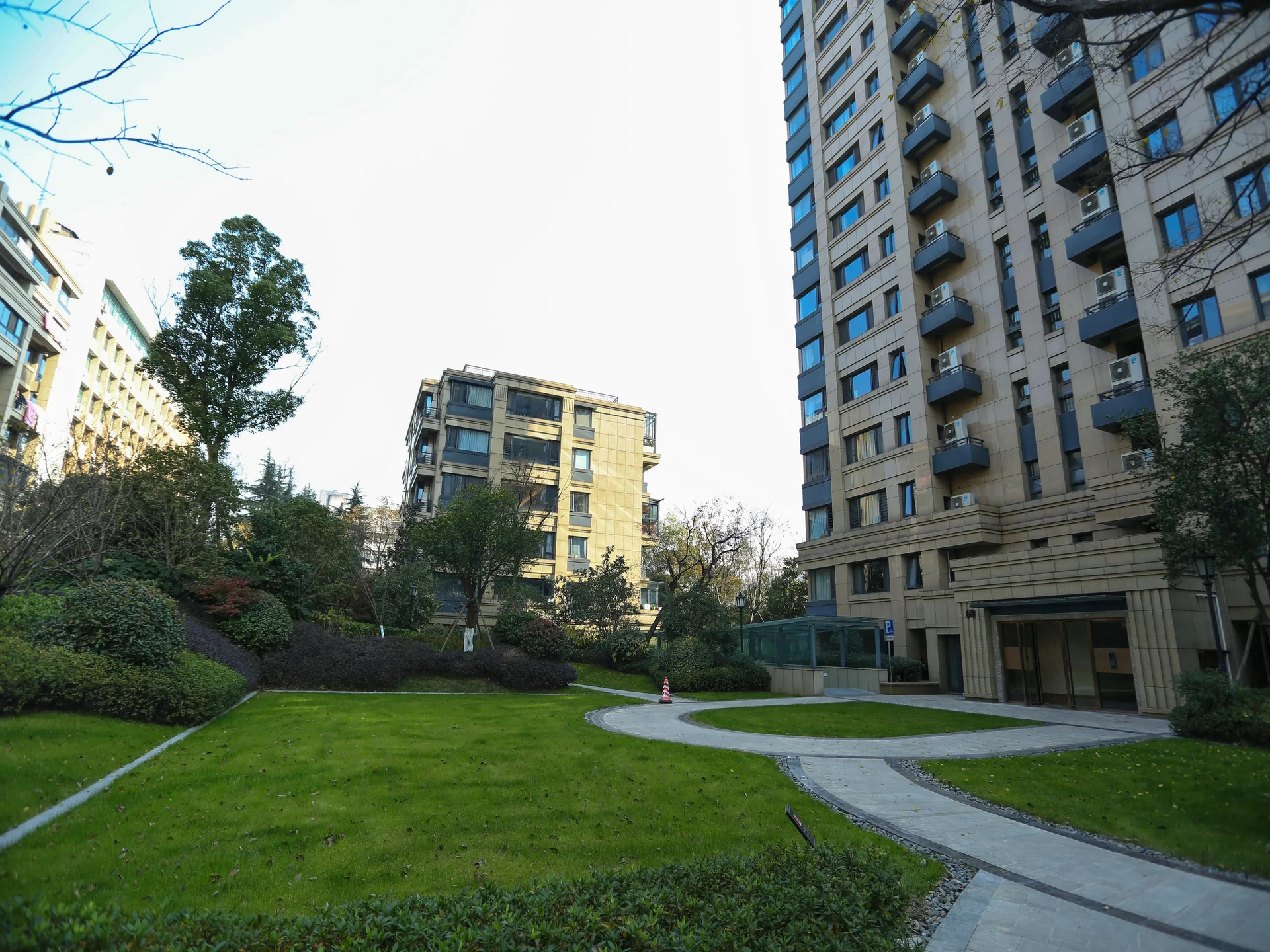 Secluded Residence - Photo 7