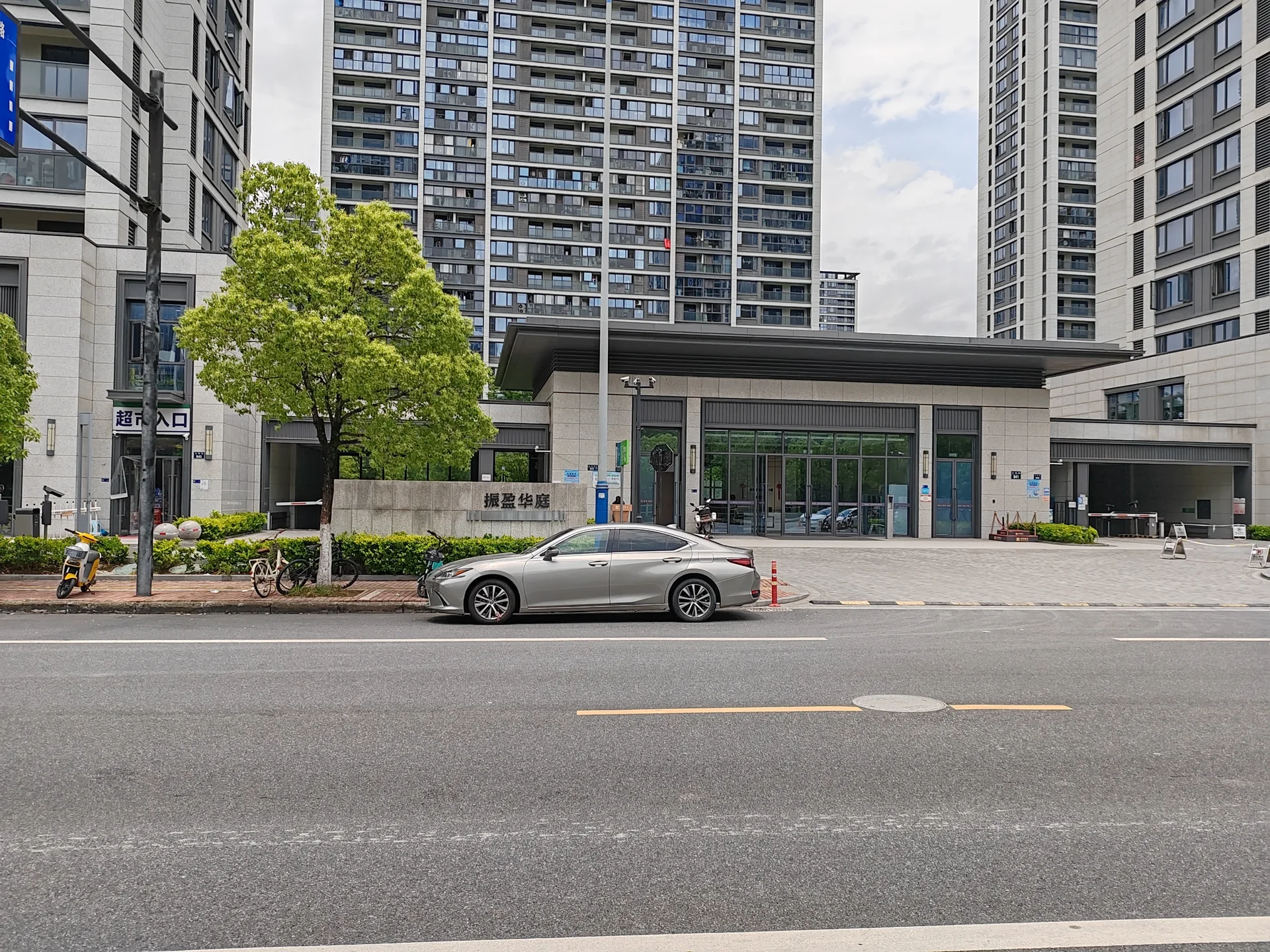 Thrive Manor - Photo 2