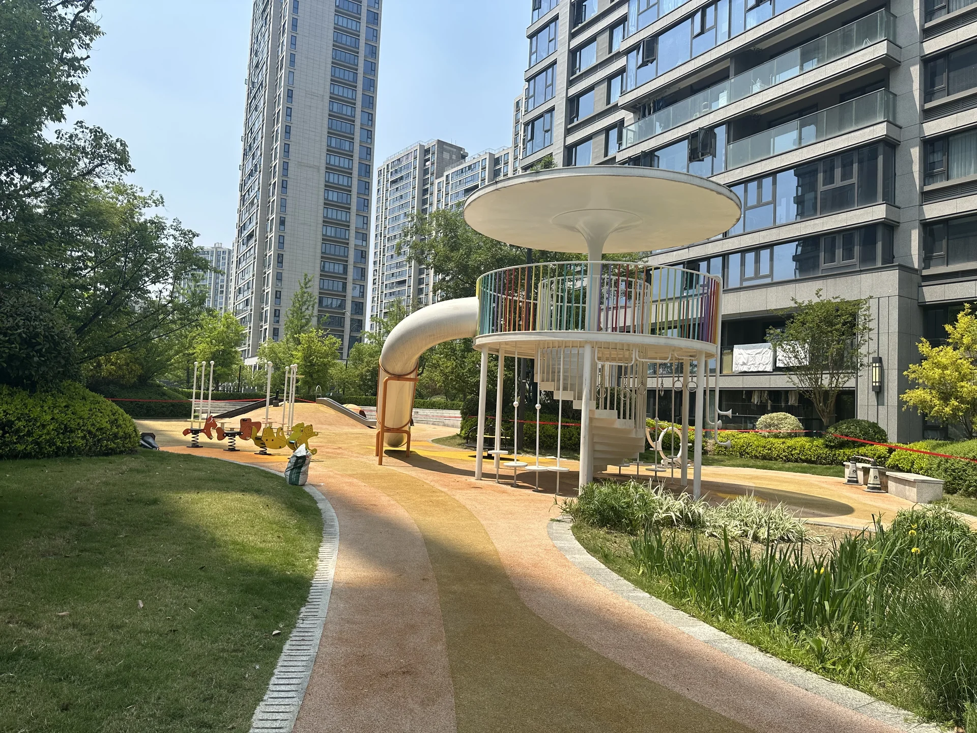 Poly Splendid - Photo 3