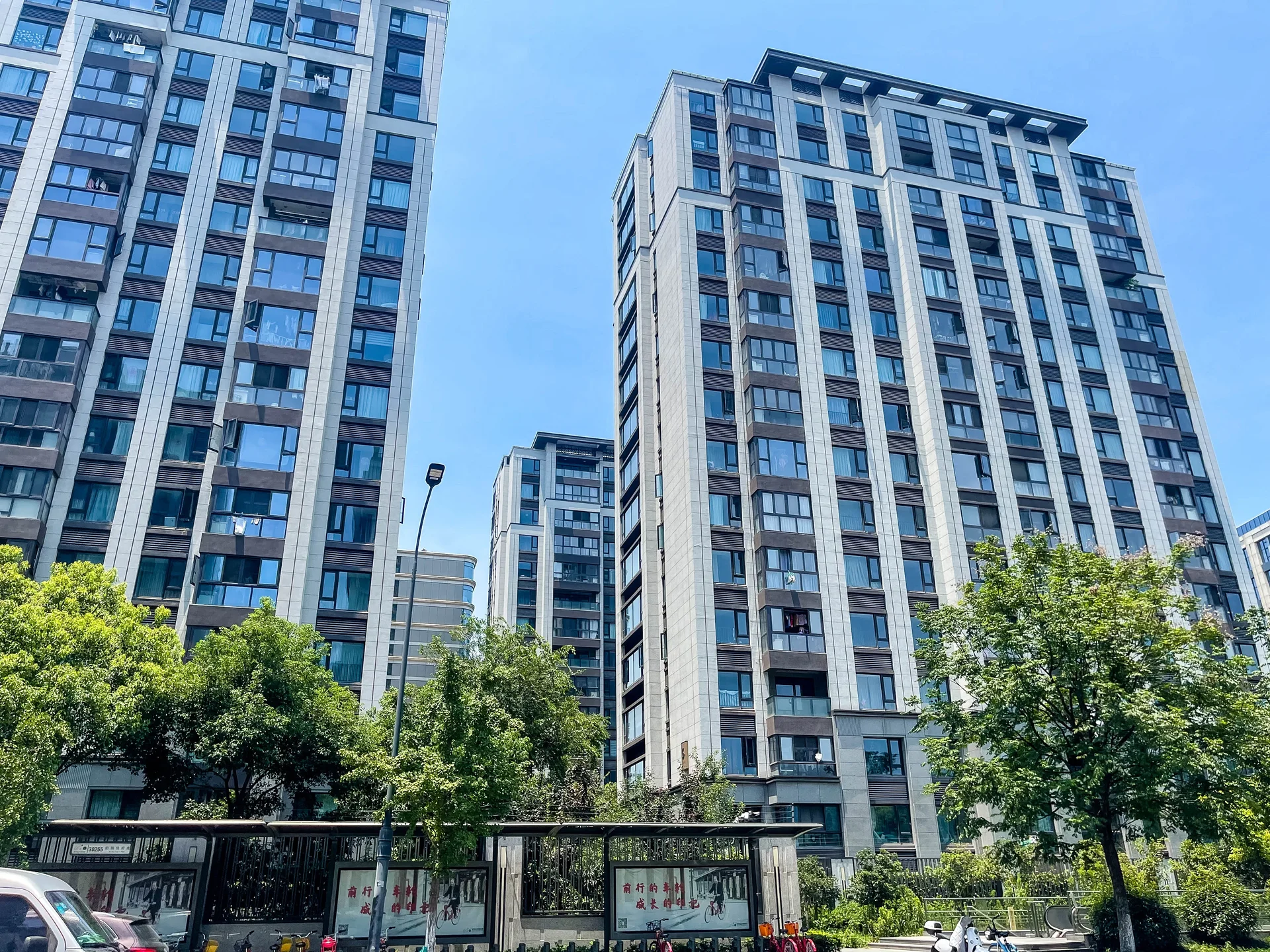 Metropolis Mansion - Photo 3