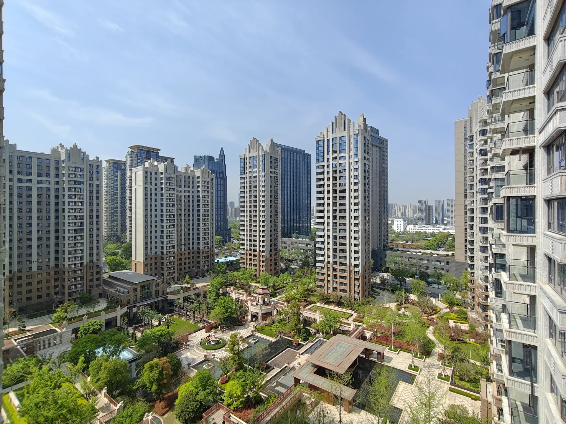 EVERGRANDE MANSION - Photo 1