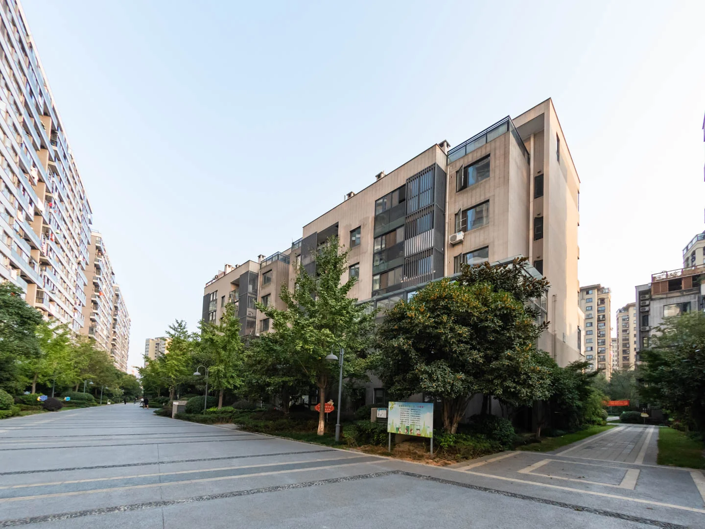 Noble Golden West Garden - Photo 4