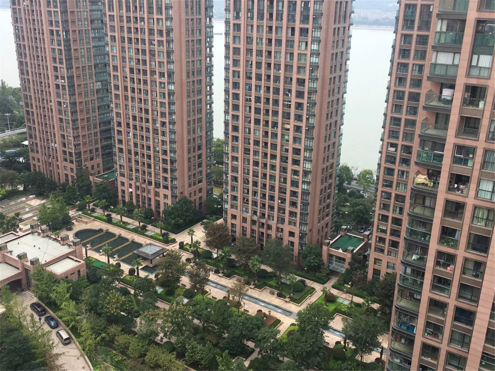 Rainbow Luxury - Photo 4