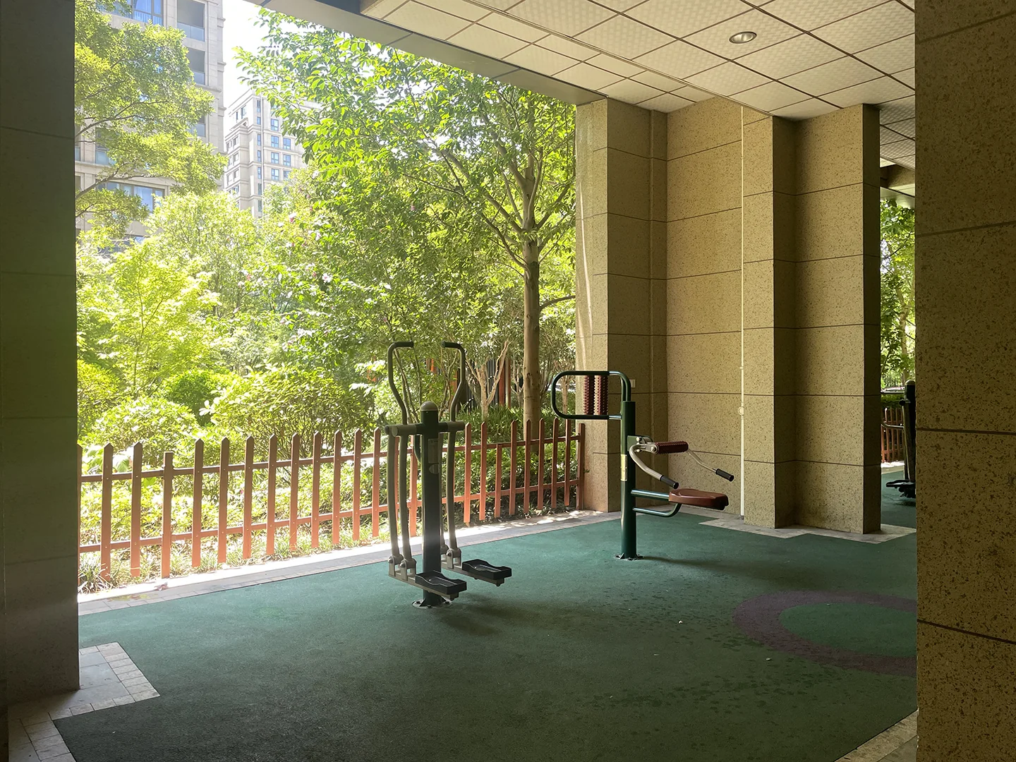 EastFloral Court - Photo 6