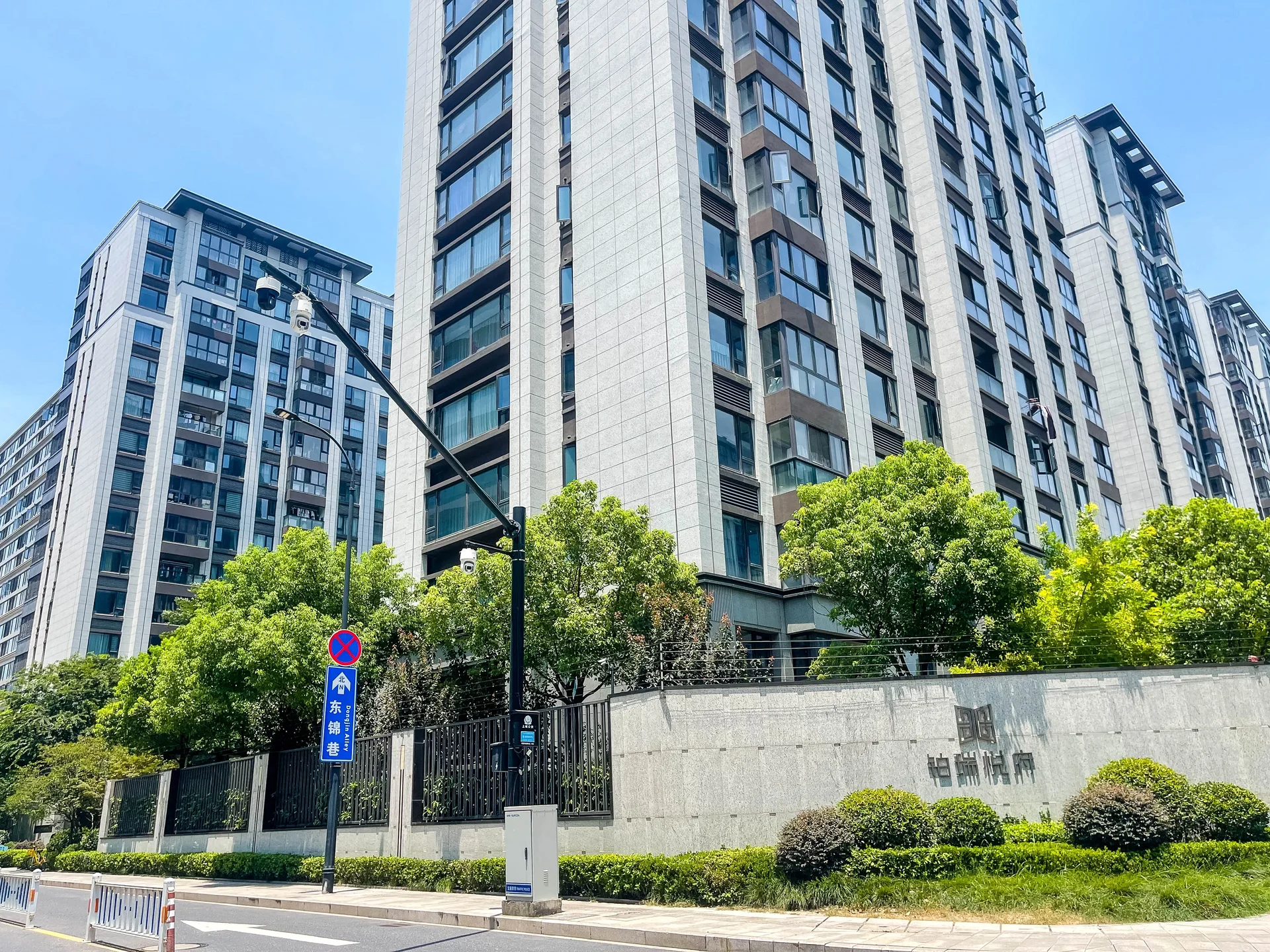 Metropolis Mansion - Photo 2