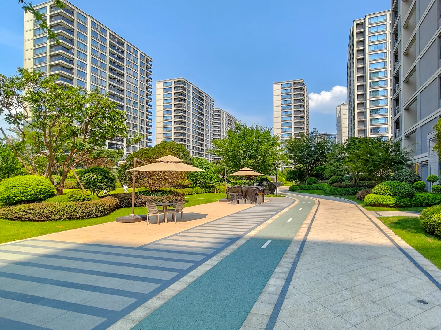 Joy Tide Mansion - Photo 2