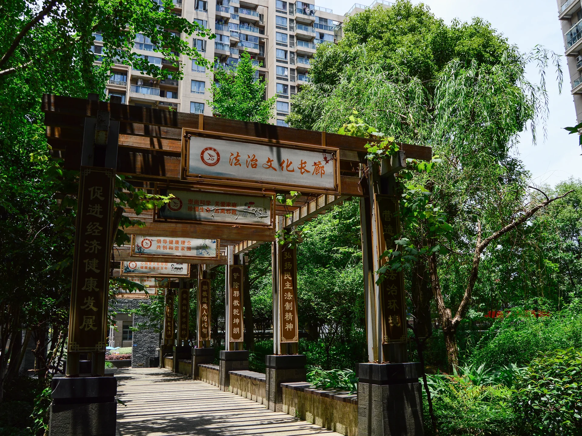 Red Street Apartments - Photo 11