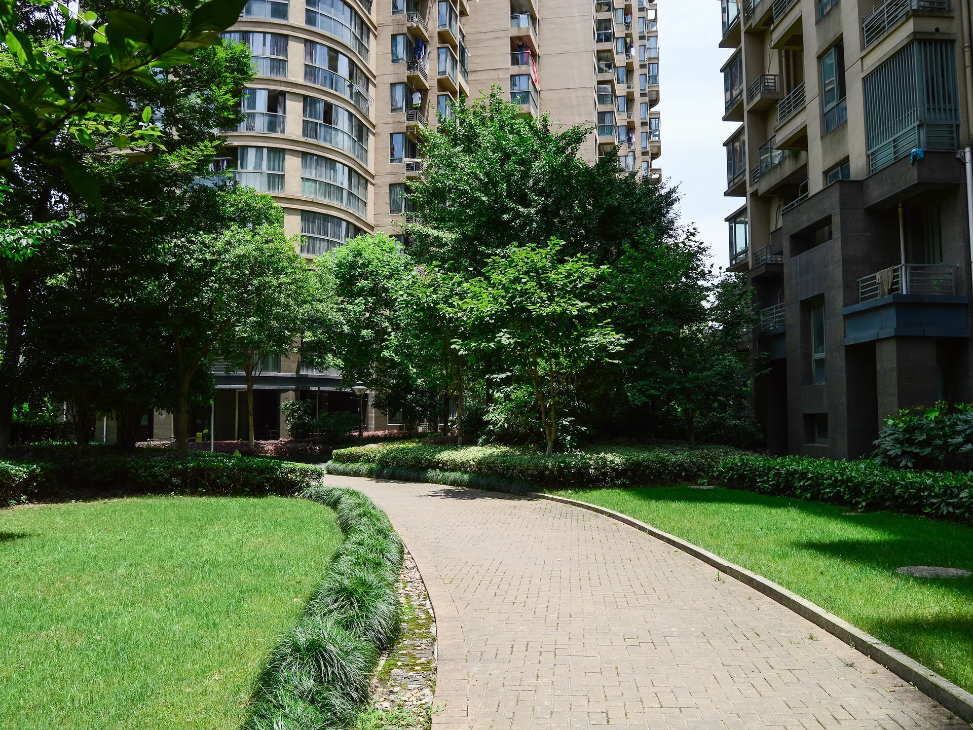 Red Street Apartments - Photo 14