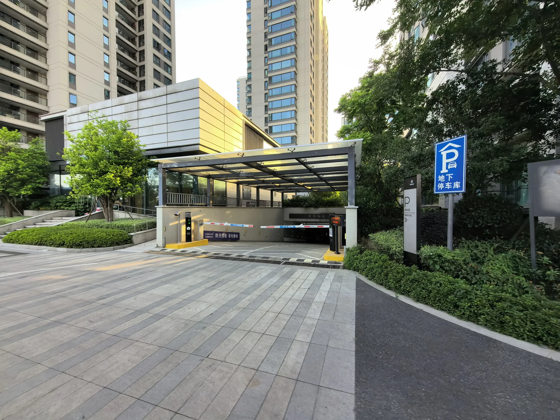 World Trade Radiance - Photo 8