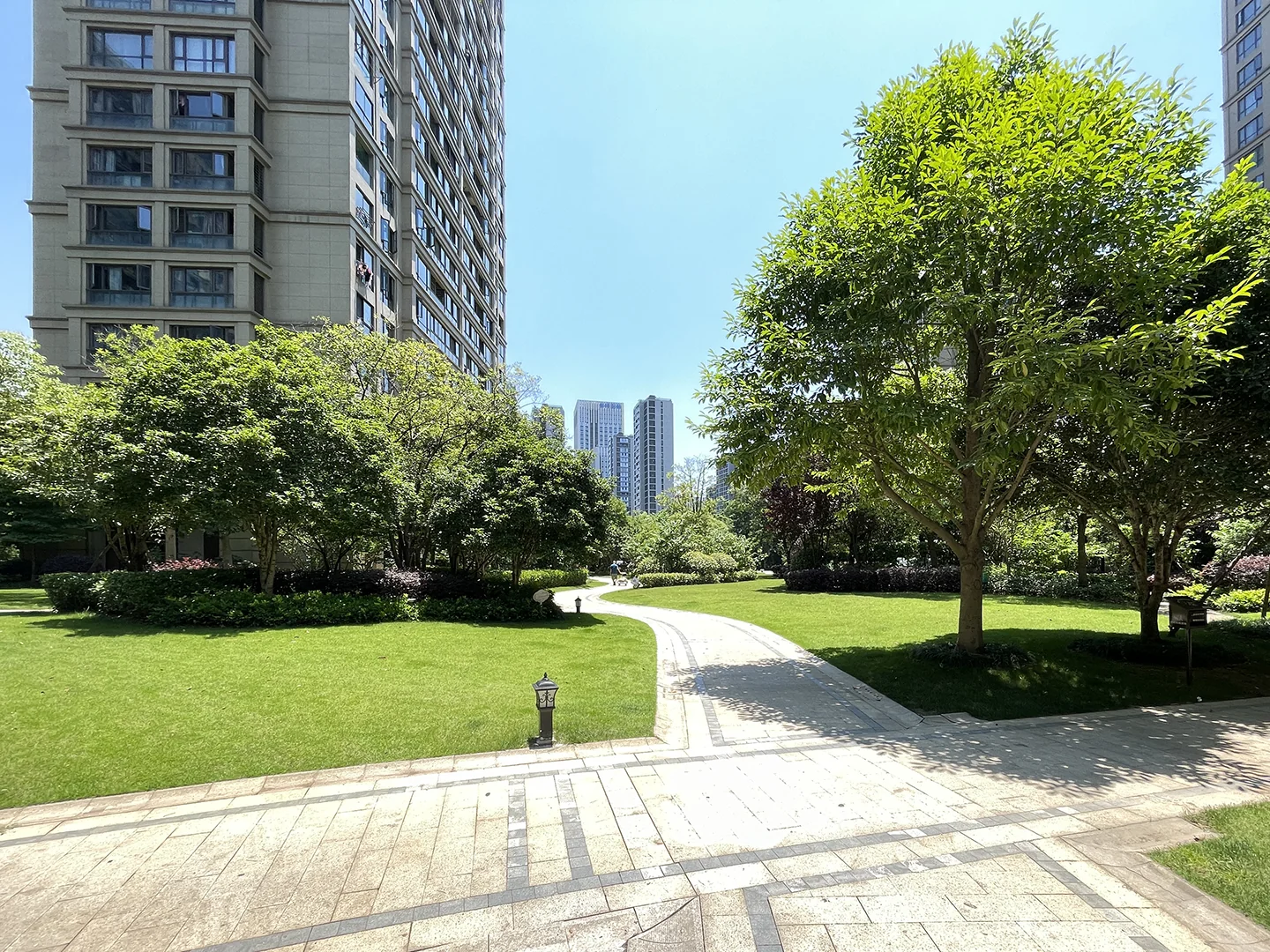 EastFloral Court - Photo 3