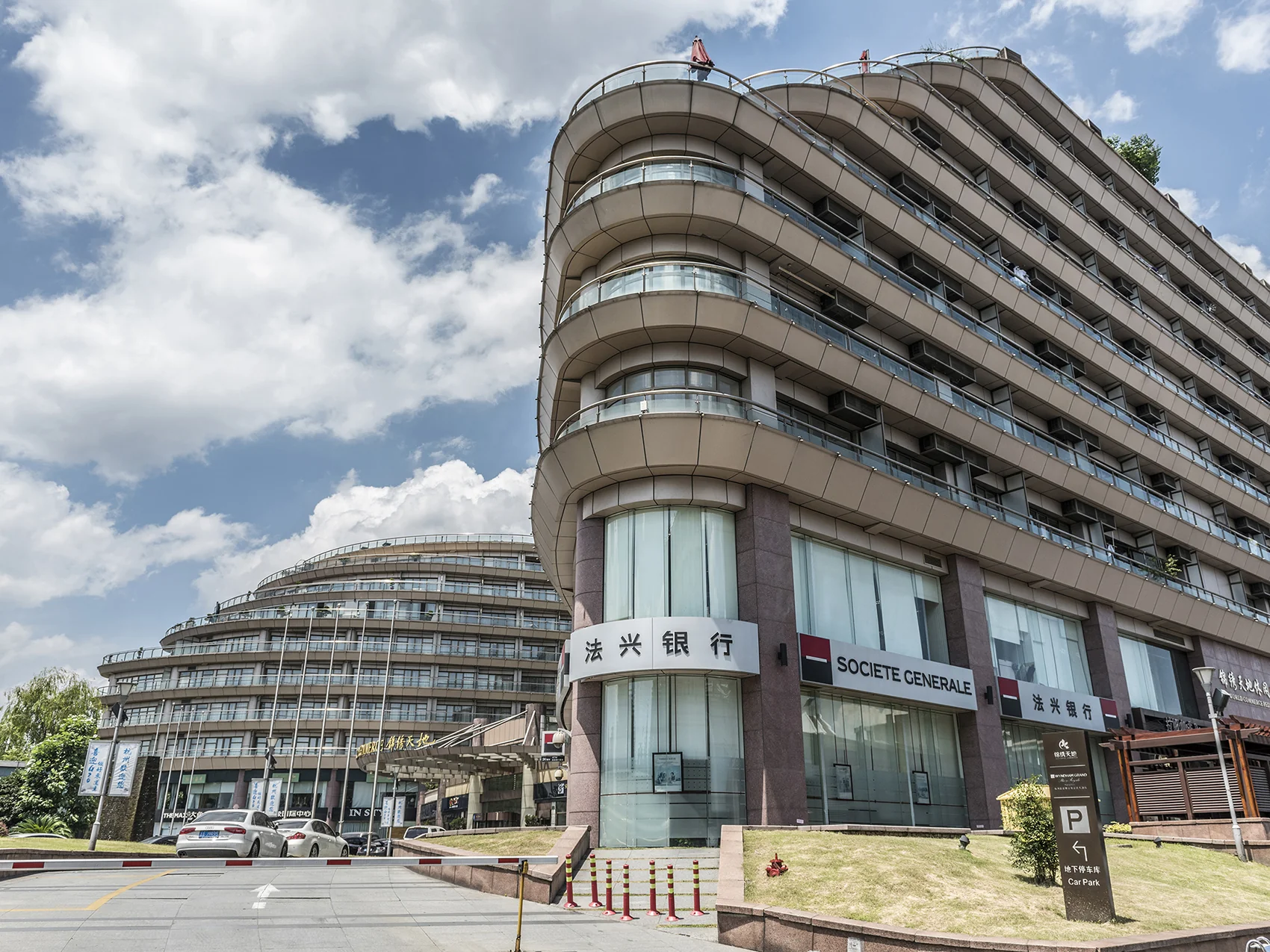 Splendid World - Photo 3