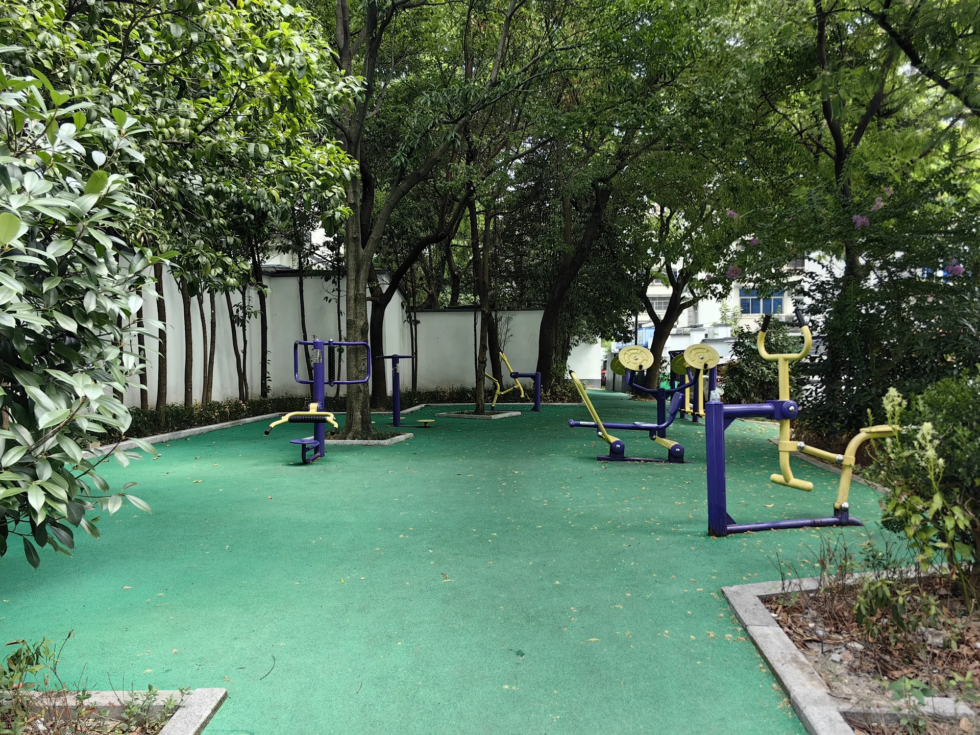 Green Manor - Photo 3