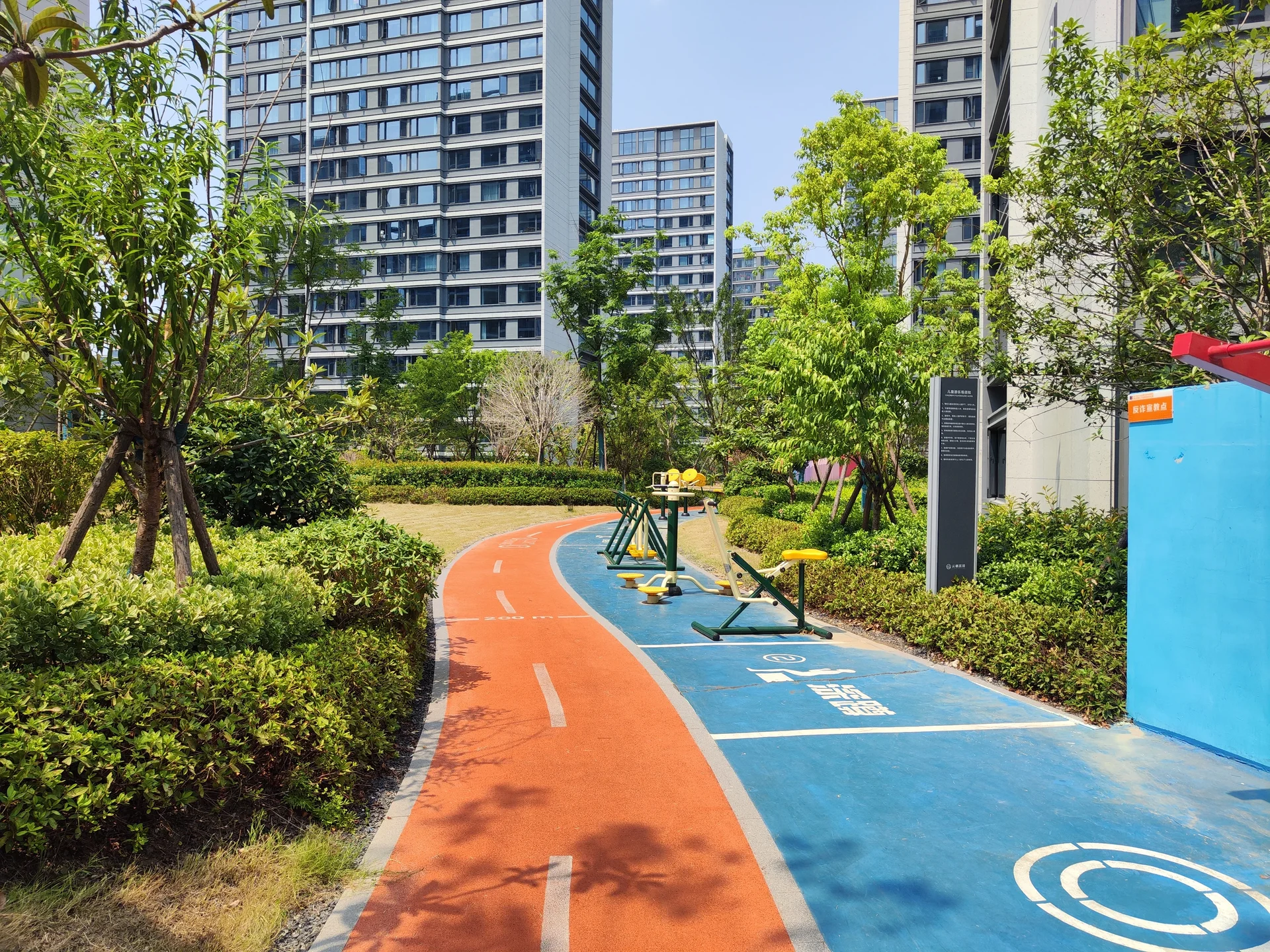 Cloud Nest Manor - Photo 6