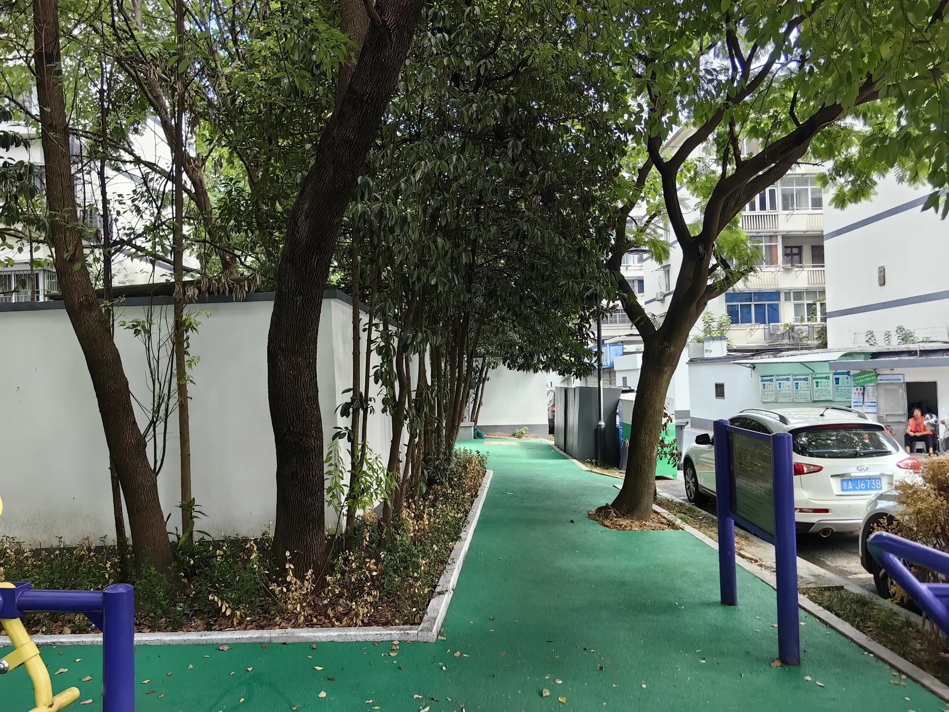 Green Manor - Photo 4