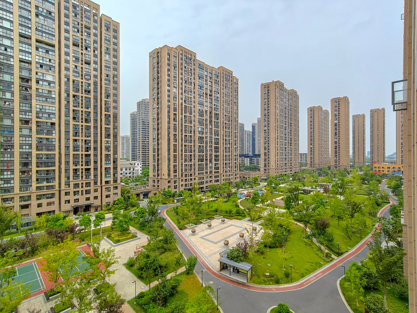 Pond Cove Manor - Photo 2