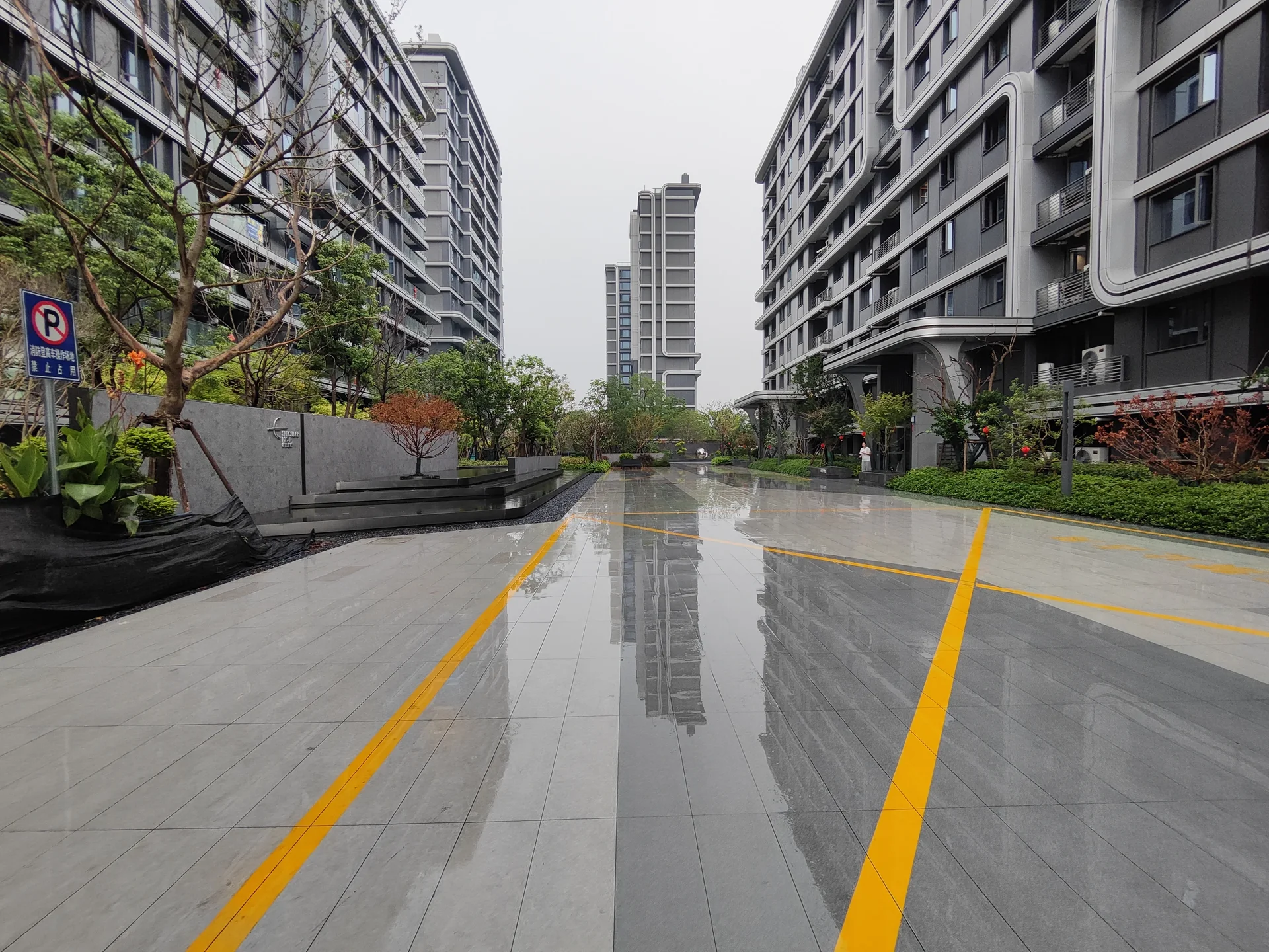 Moonlit Elegant Residence - Photo 5