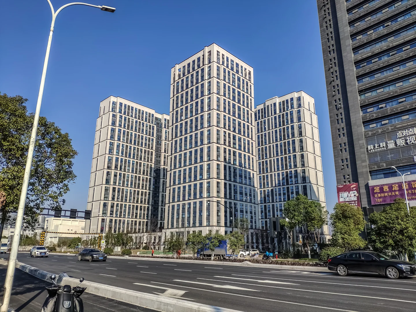 Spruce Manor - Photo 2