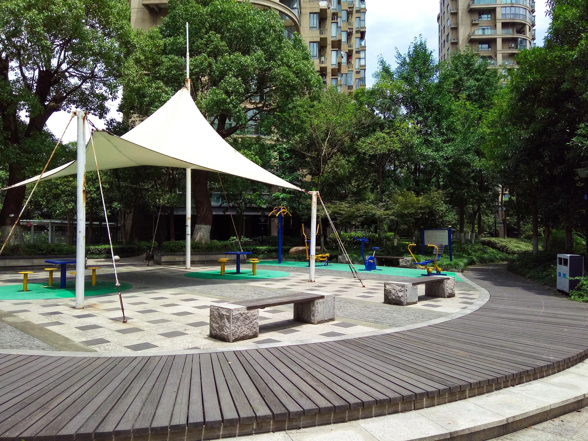 Red Street Apartments - Photo 3